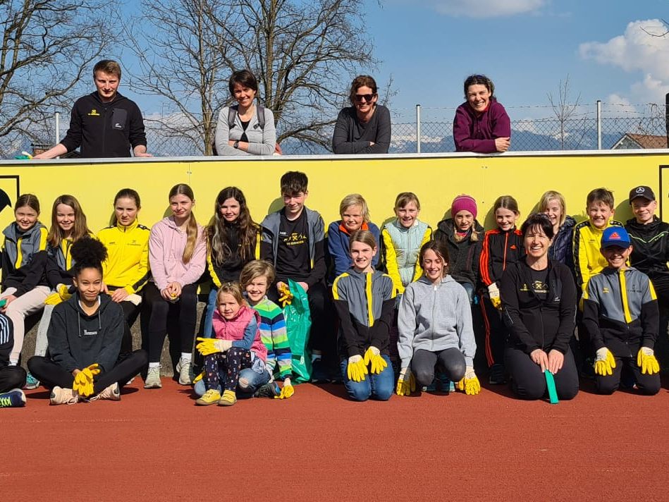 Die fleißigen HelferInnen bei der Flurreinigung