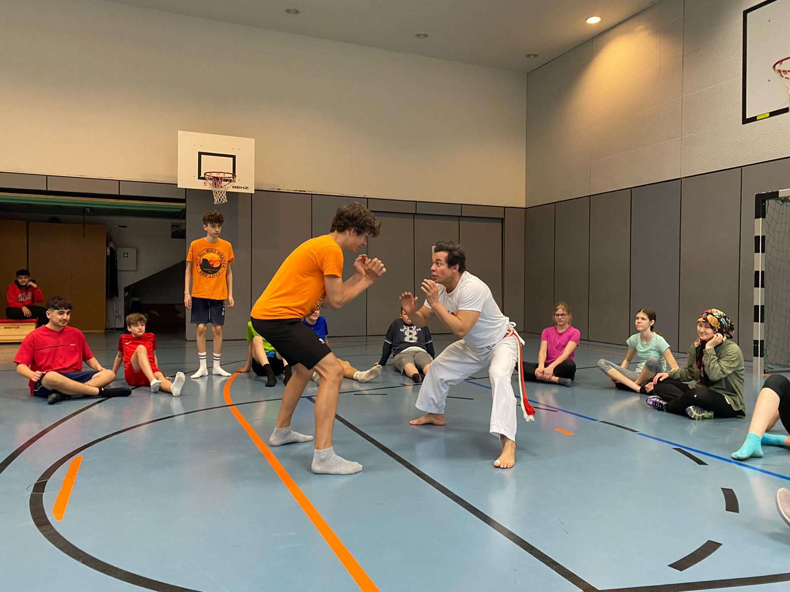 Die Kids waren beim Capoeira-Workshop eifrig bei der Sache. Die Kids waren beim Capoeira-Workshop eifrig bei der Sache.