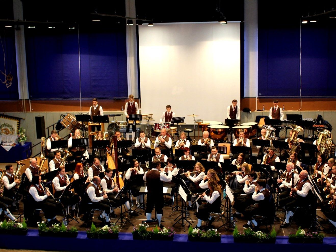 Der Musikverein Lochau lädt alle Blasmusikfans mit einem attraktiven Konzertprogramm zum traditionellen „Konzert zur Frühlingszeit“ in die große Sporthalle. Der Musikverein Lochau lädt alle Blasmusikfans mit einem attraktiven Konzertprogramm zum traditionellen „Konzert zur Frühlingszeit“ in die große Sporthalle.
