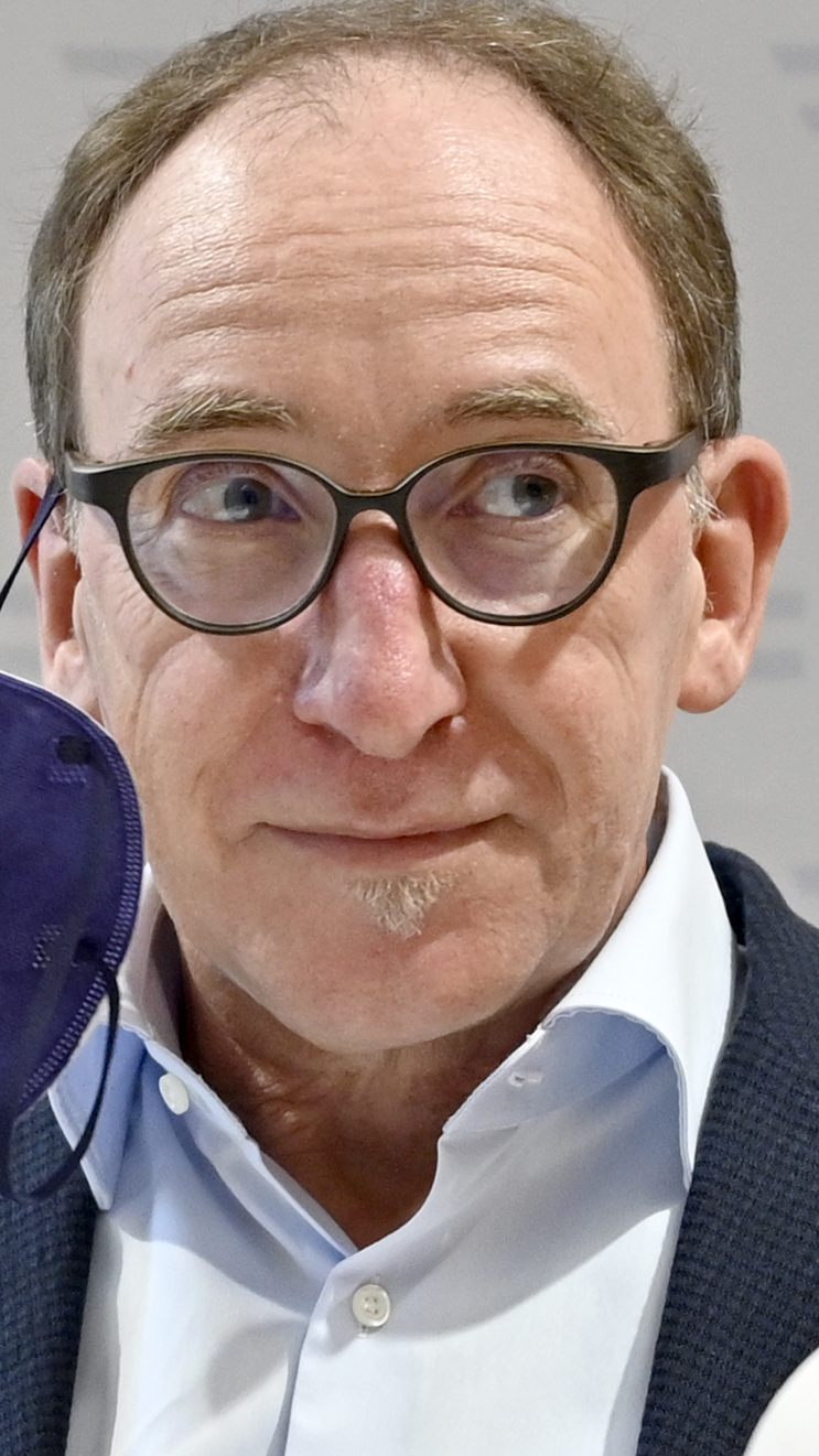 Gesundheitsminister Johannes Rauch musste über 3.400 Todesfälle nachmelden.