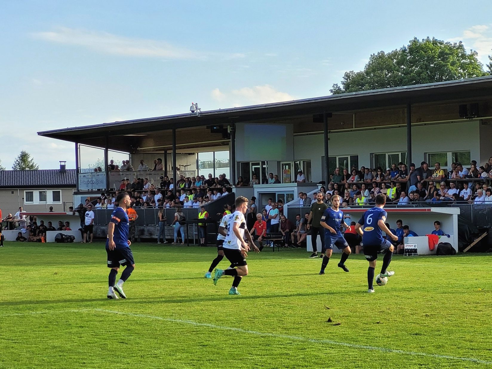 Besuchen auch Sie am Ostermontag (!) im Stadion Hoferfeld das Spiel Lochau gegen Andelsbuch. Der SV typico Lochau ladet herzlich dazu ein. Besuchen auch Sie am Ostermontag (!) im Stadion Hoferfeld das Spiel Lochau gegen Andelsbuch. Der SV typico Lochau ladet herzlich dazu ein.