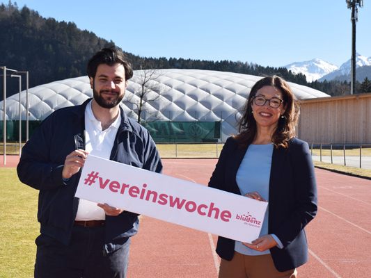 Andrea Mallitsch und Cenk Dogan präsentieren die Vereinswoche Credits: