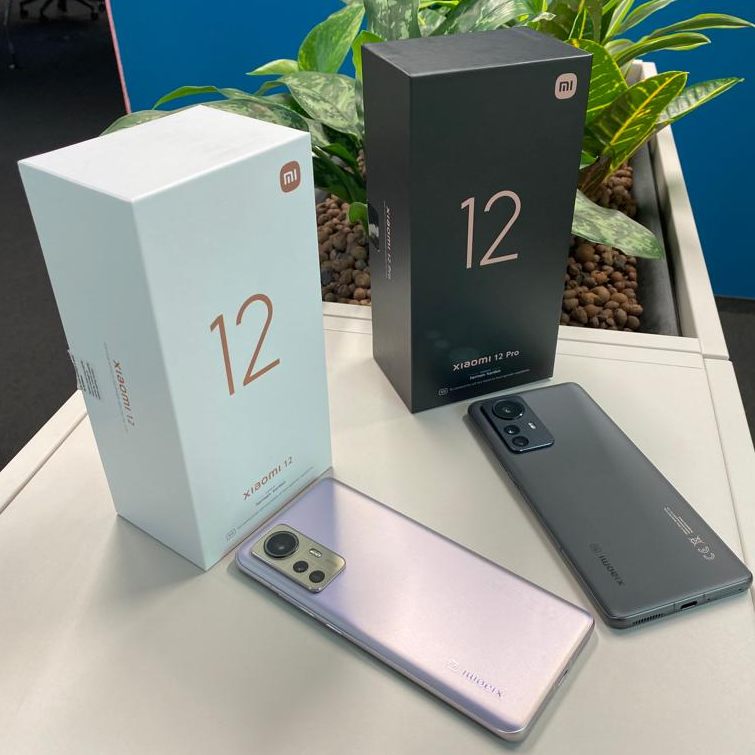 Das Xiaomi 12 und das Xiaomi 12 Pro im Test.