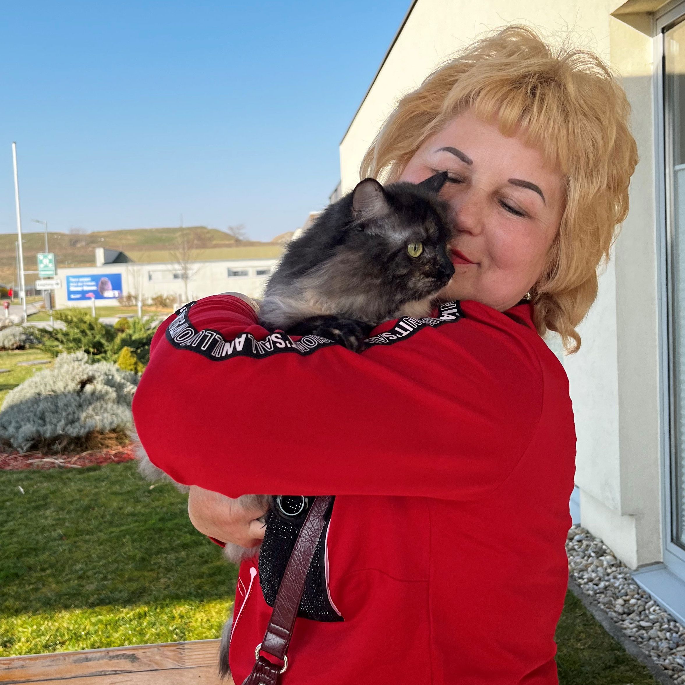 Große Freude beim Wiedersehen: Das TierQuarTier Wien übergab Katze Pushinka wieder an ihre ukrainische Familie