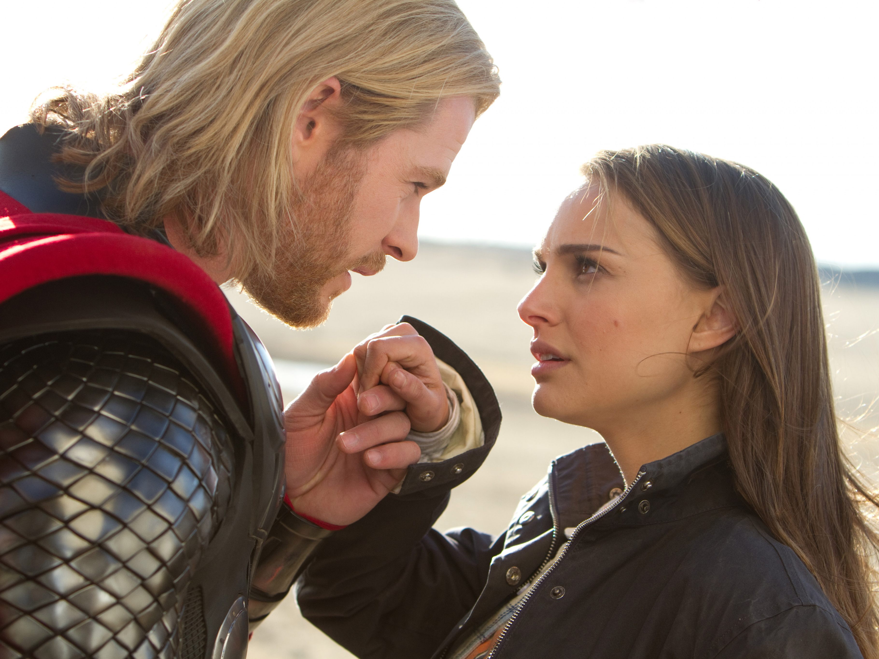 Natalie Portman und Chris Hemsworth sind gemeinsam in "Thor: Love and Thunder" zu sehen. Natalie Portman und Chris Hemsworth sind gemeinsam in "Thor: Love and Thunder" zu sehen.