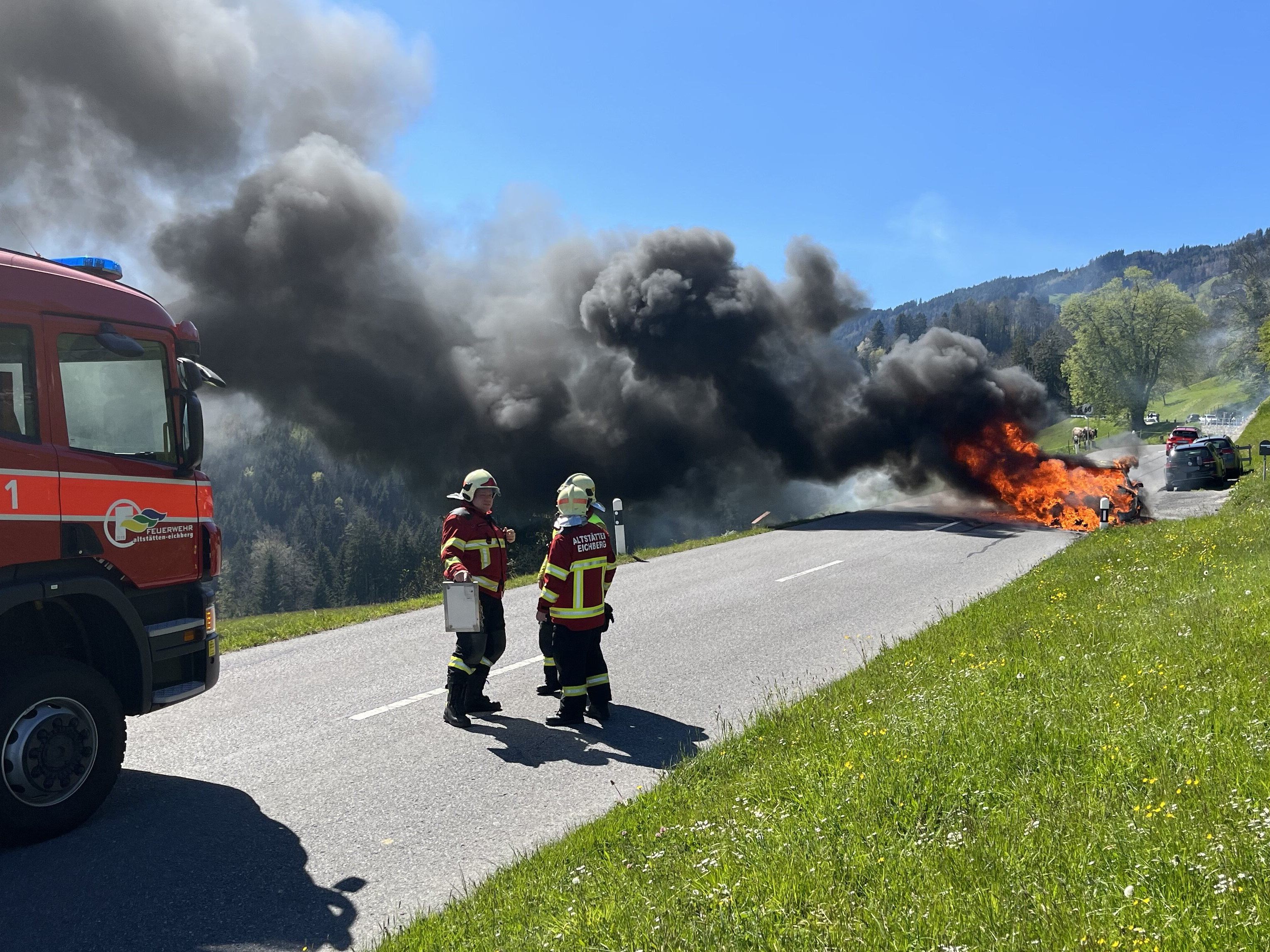 Altstätten (CH): Auto geriet in Vollbrand. Altstätten (CH): Auto geriet in Vollbrand.