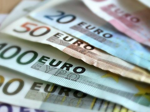 Statistik Austria: Jeder Dritte klagt über Einkommensverlust. Statistik Austria: Jeder Dritte klagt über Einkommensverlust.