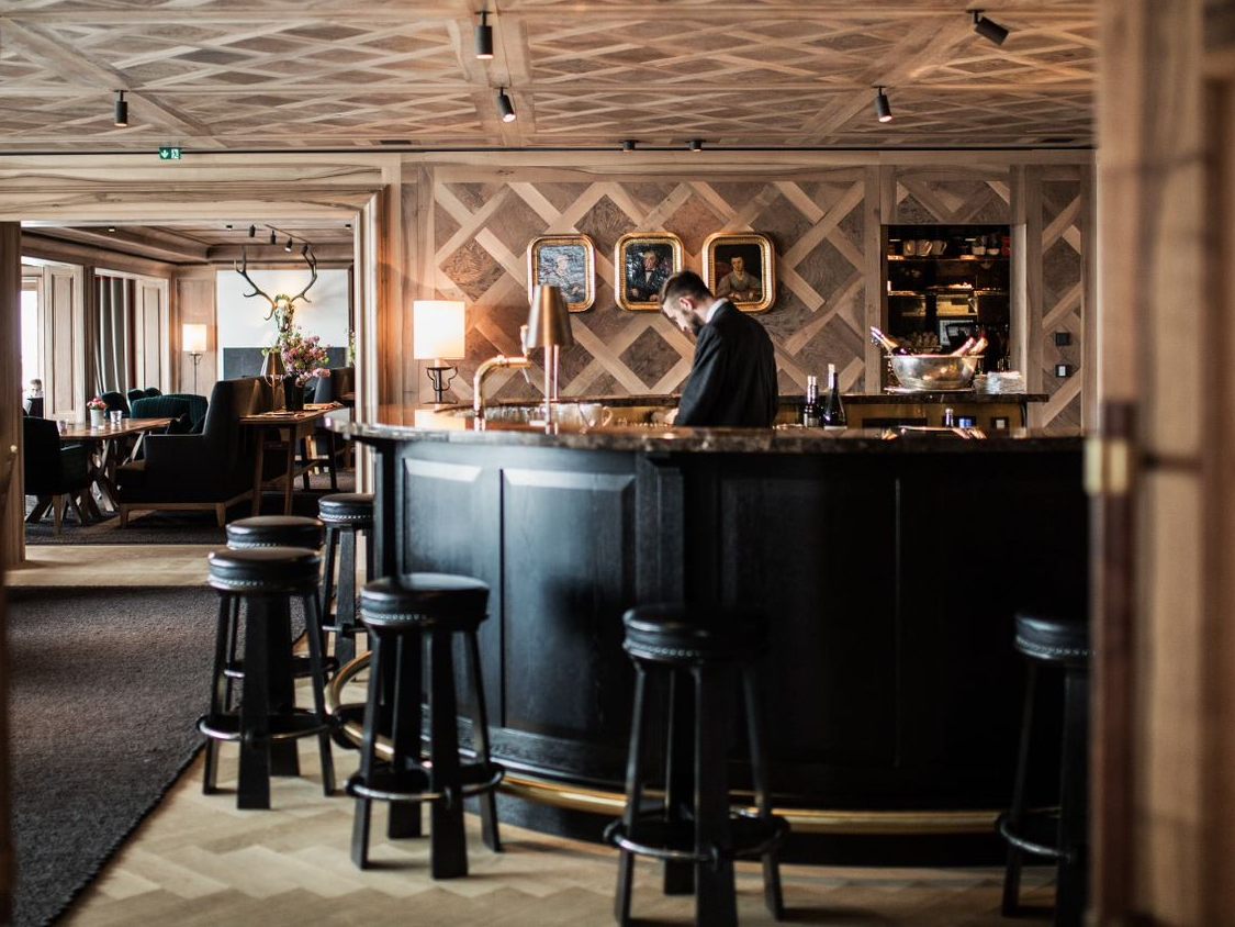 Der neue Falstaff Hotel Guide präsentiert die 1.400 besten Hotels in Österreich und weltweit. Der neue Falstaff Hotel Guide präsentiert die 1.400 besten Hotels in Österreich und weltweit.