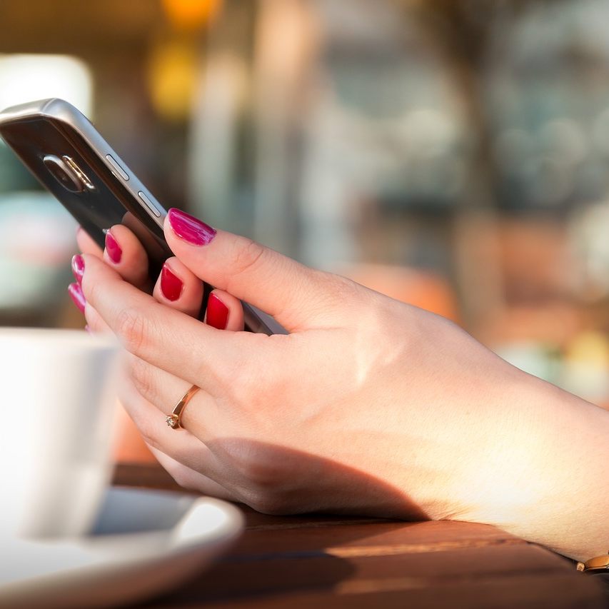 Indexanpassung verteuert rund die Hälfte der Internet- und Handyverträge