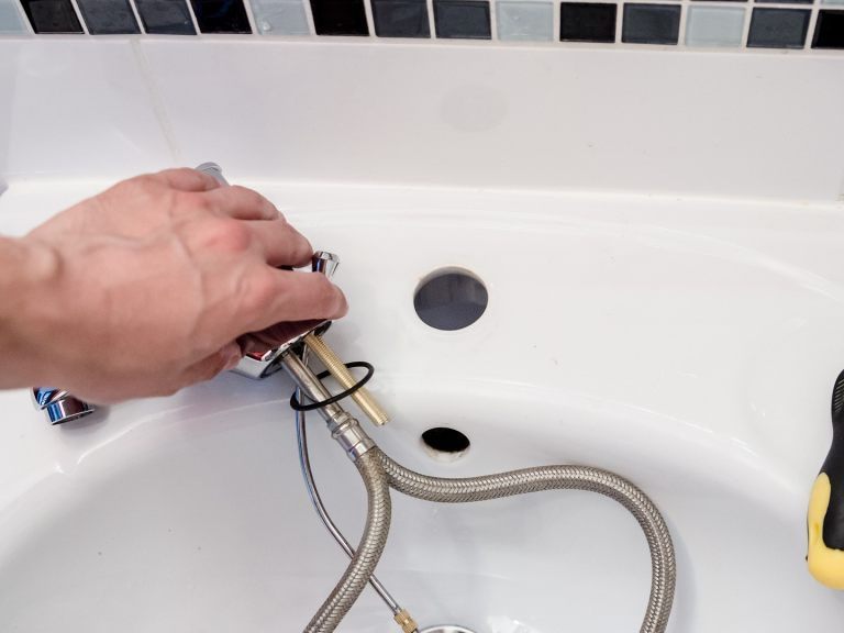 Mindestens 17 Betrugsfälle rund um Installationen in Privathaushalten: Ein falscher Handwerker zockte Kunden ab Mindestens 17 Betrugsfälle rund um Installationen in Privathaushalten: Ein falscher Handwerker zockte Kunden ab