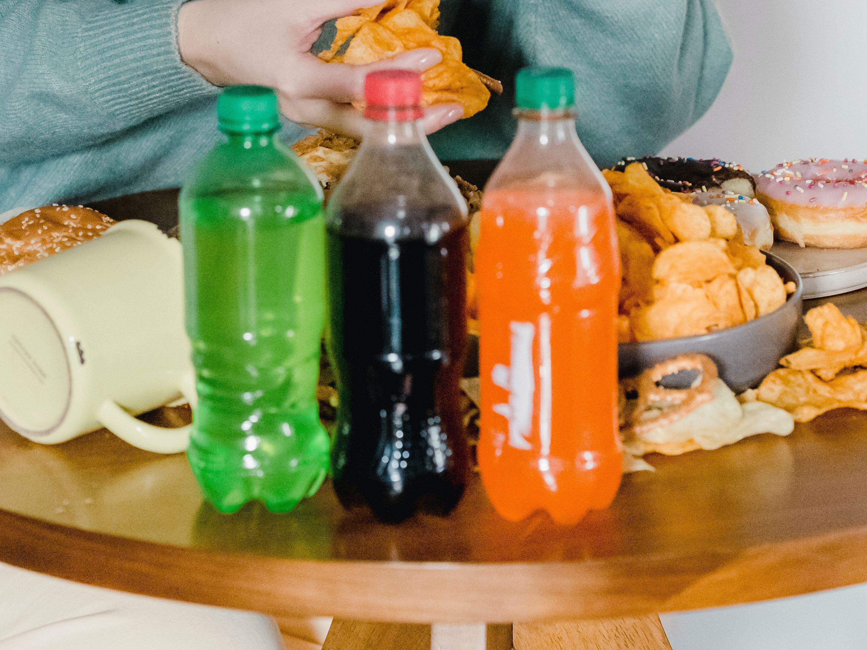 Zuckerhaltige Getränke wie Limonaden sind einer der größten Faktoren für Adipositas Zuckerhaltige Getränke wie Limonaden sind einer der größten Faktoren für Adipositas
