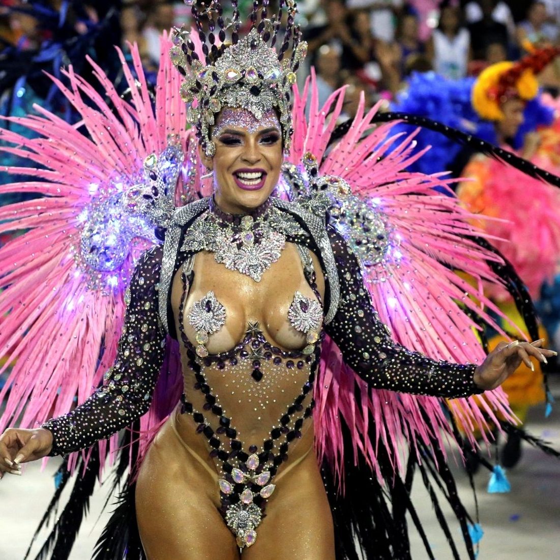 Ab Donnerstag ziehen in Rio wieder die Sambaschulen durch die Straßen.