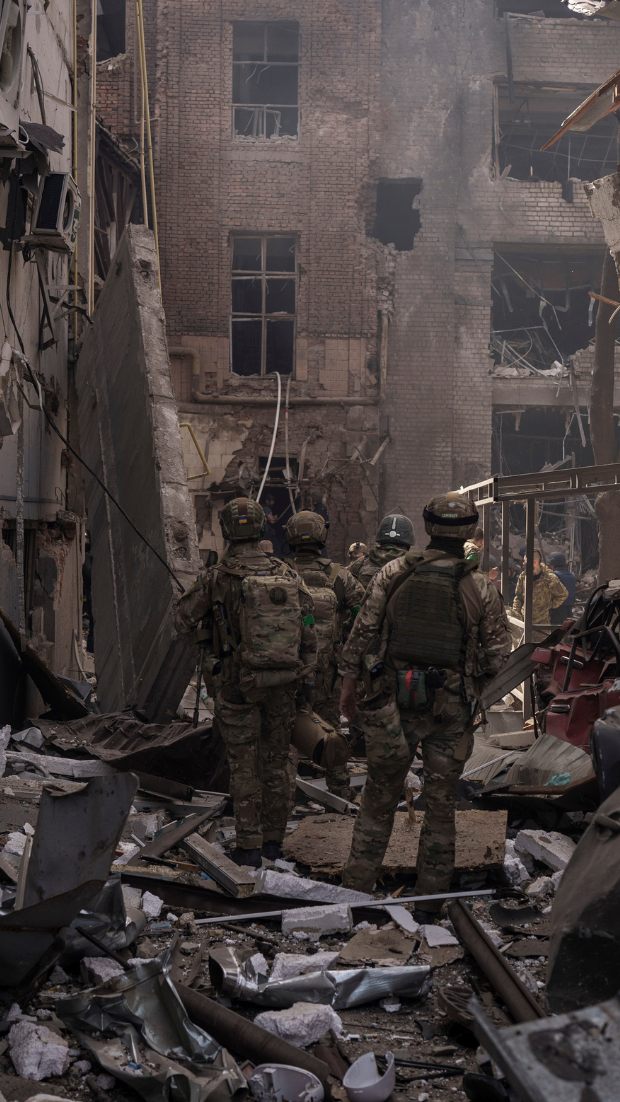 Russland greift Rüstungsfabrik an - Selenskyj: Bis zu 3.000 tote Soldaten