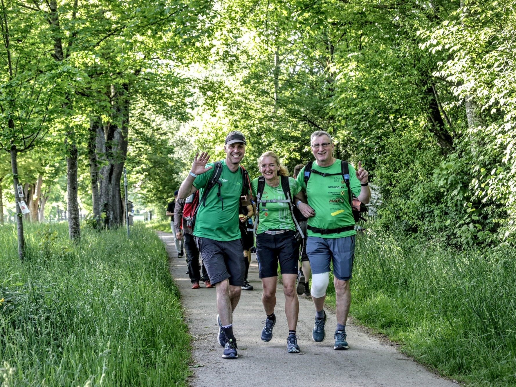 Thomas, Karin und Klaus auf dem Megamarsch München