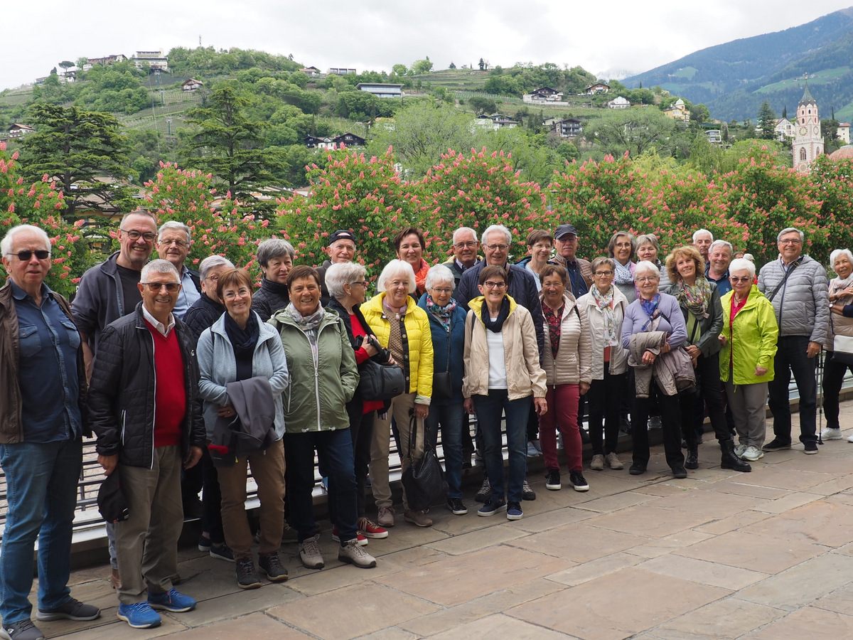 Gruppenfoto auf der Promenade in Meran Gruppenfoto auf der Promenade in Meran