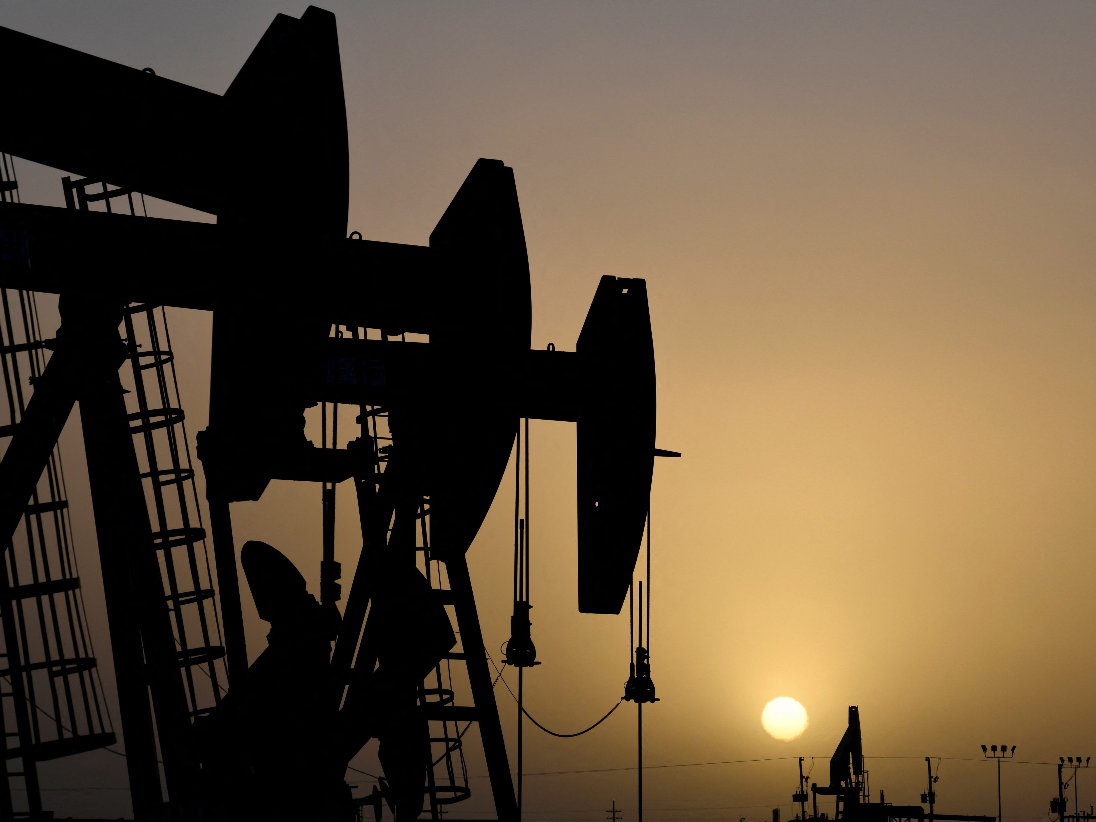 Ausstieg aus russischem Öl und Gas ist mittelfristig machbar. Ausstieg aus russischem Öl und Gas ist mittelfristig machbar.