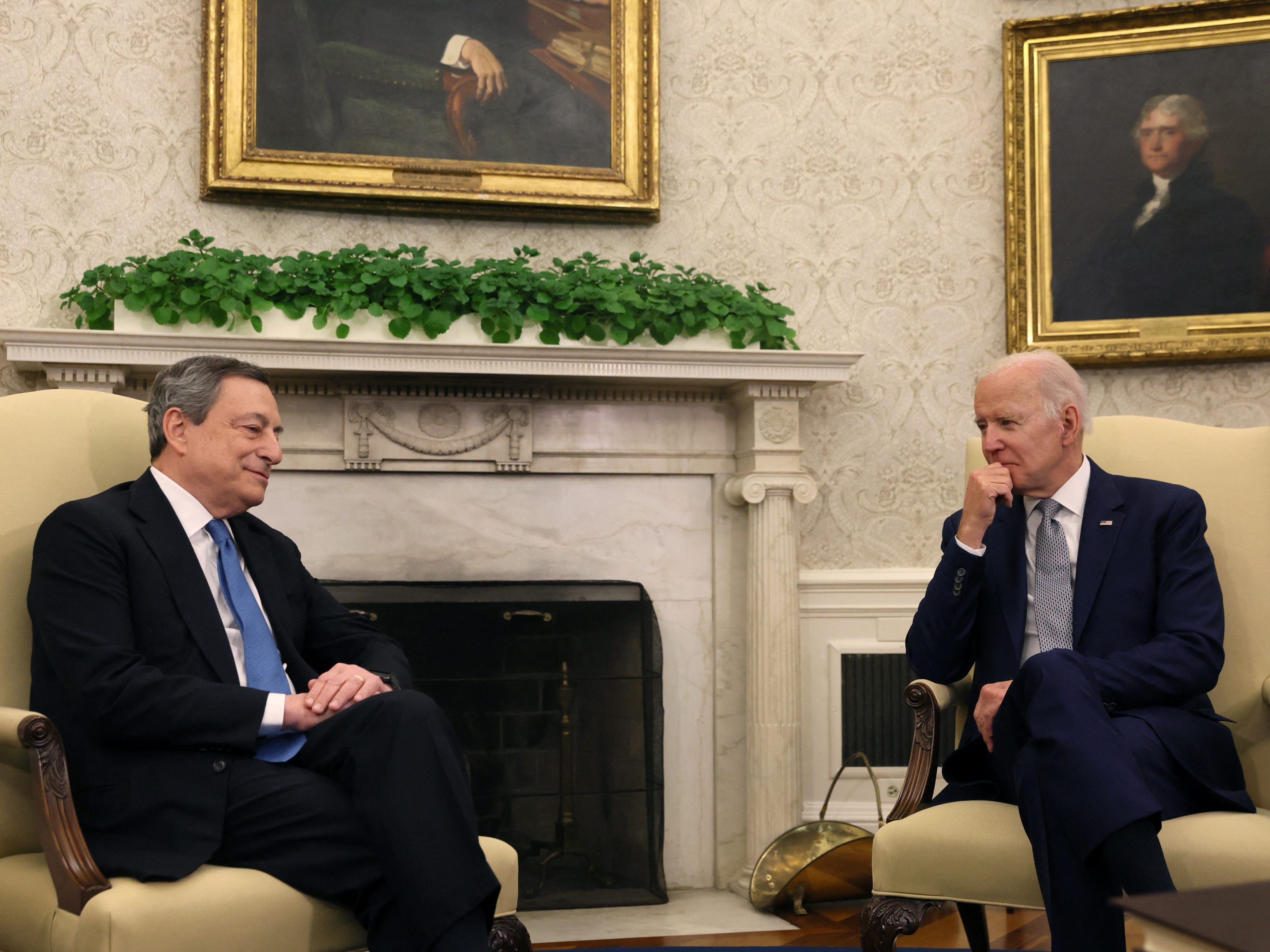 Der italienische Ministerpräsident Mario Draghi bei seinem Besuch von US-Präsident Joe Biden im Oval Office im Weißen Haus.