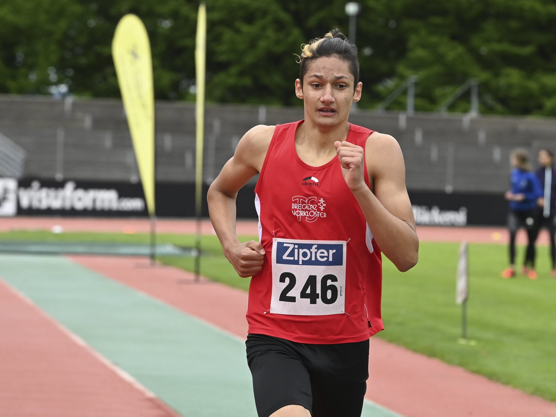 Leonhard Elbs über 400m Hürden auf dem Weg nach Jerusalem!