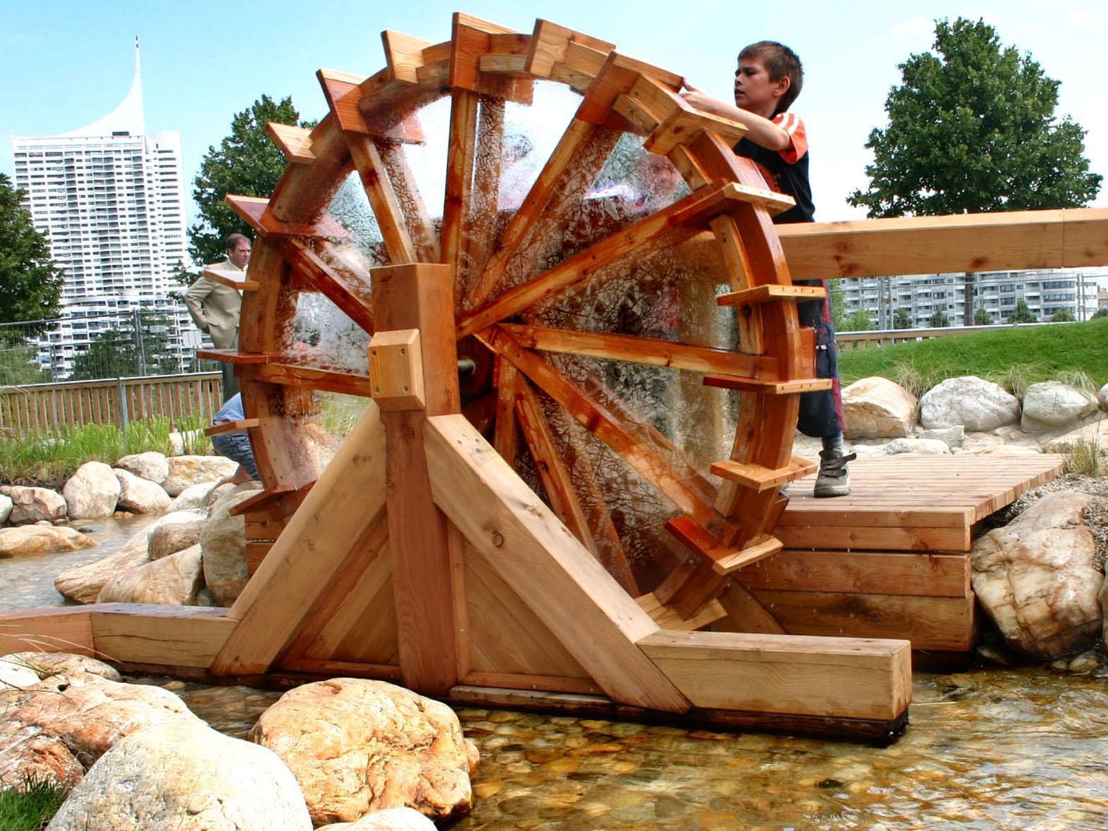 2004 ist Europas größter Wasserspielplatz auf der Wiener-Donauinsel eröffnet worden. 2004 ist Europas größter Wasserspielplatz auf der Wiener-Donauinsel eröffnet worden.