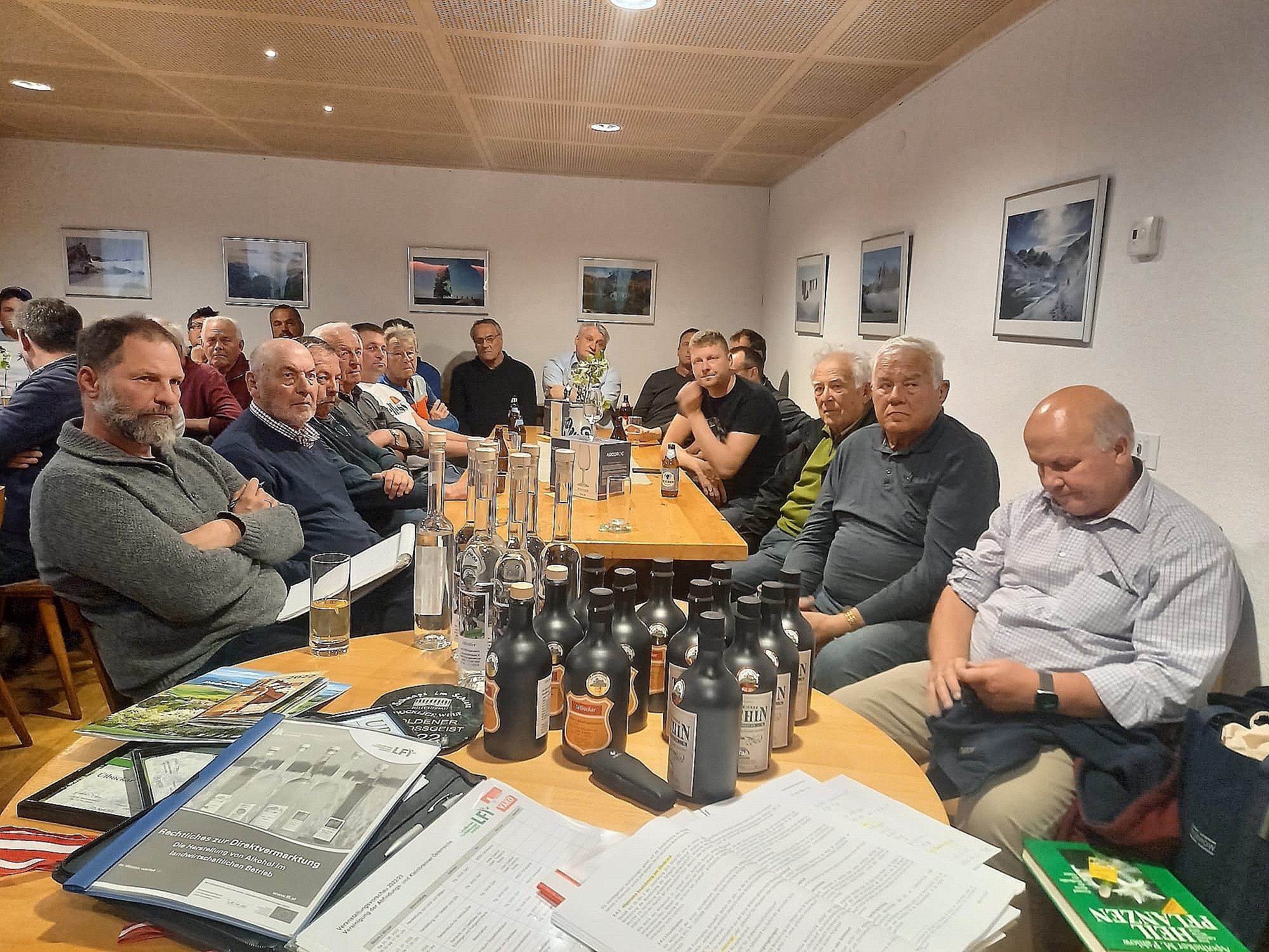 Die zahlreichen Besucher lauschten interessiert den Ausführungen der Brennexperten. Die zahlreichen Besucher lauschten interessiert den Ausführungen der Brennexperten.