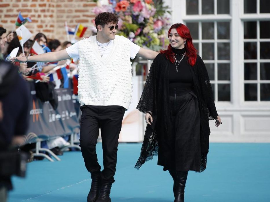 Österreichs ESC-Duo LUM!X und Pia Maria am Türkisen Teppich. Österreichs ESC-Duo LUM!X und Pia Maria am Türkisen Teppich.
