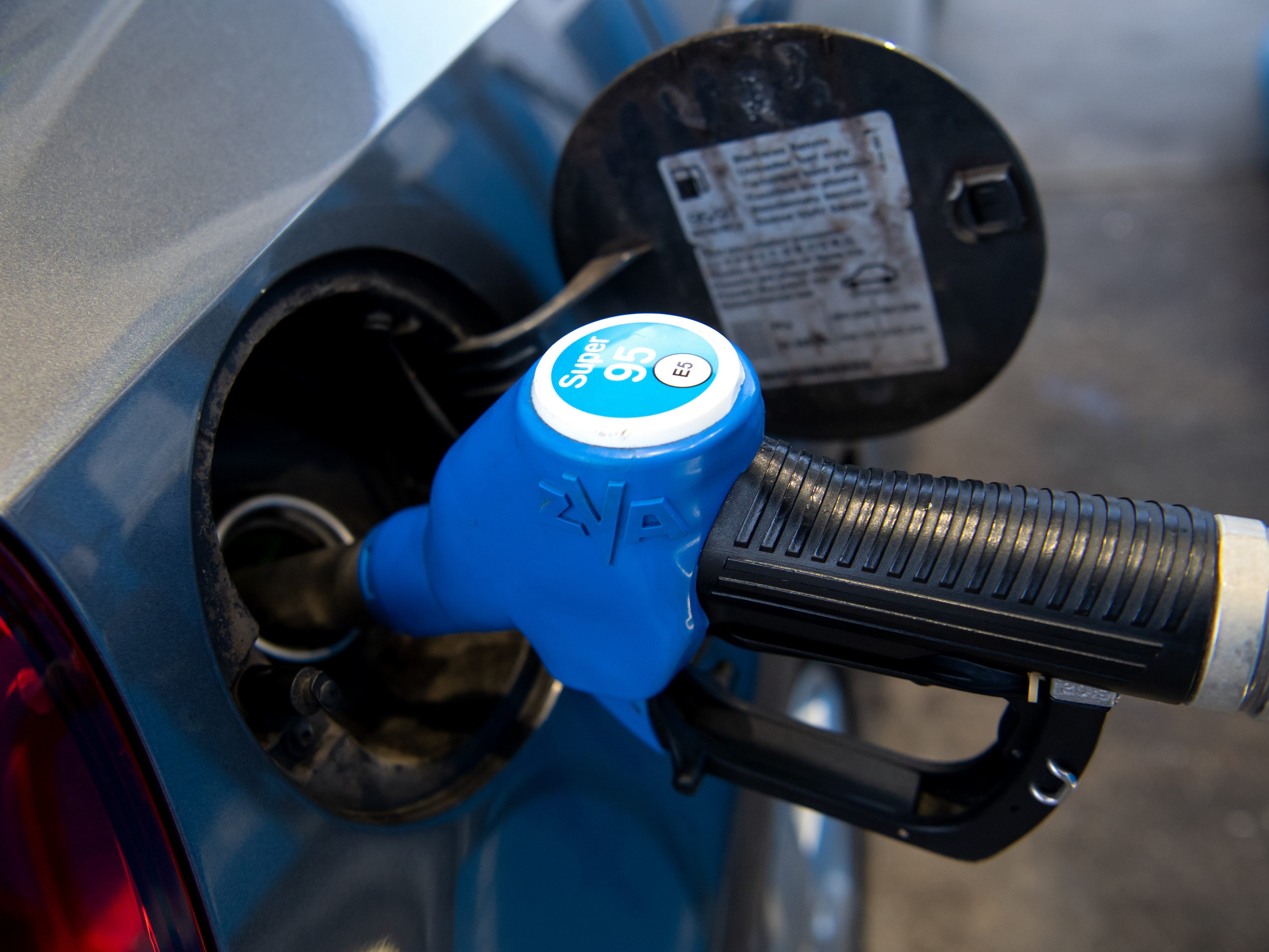 Am Mittwoch sind die Ölpreise erneut deutlich gestiegen.