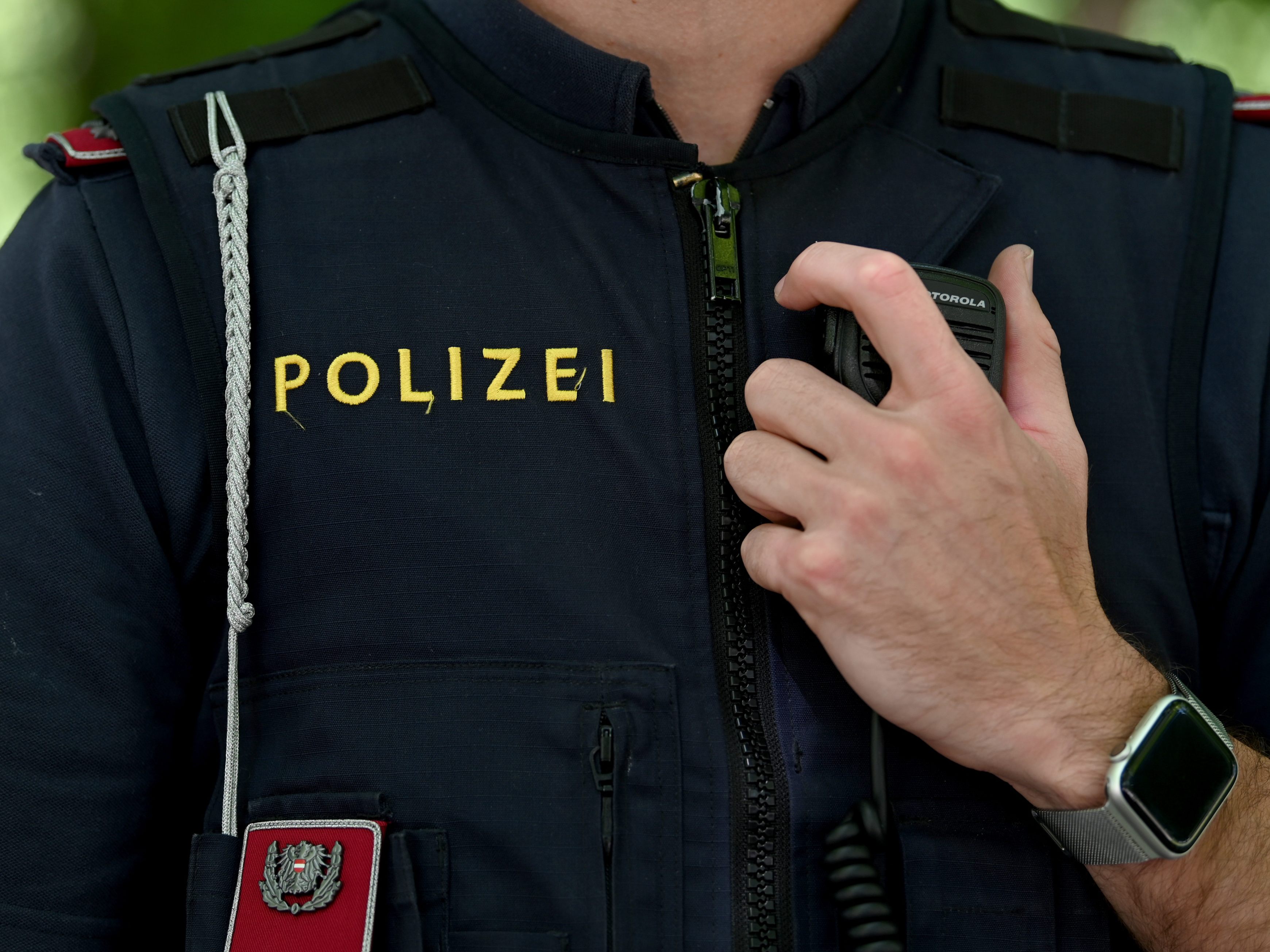 Die Polizei wurde Freitagabend zur U6-Station Josefstädter Straße in Wien-Ottakring gerufen, da ein Mann mit Stichverletzungen im Bauchbereich gefunden wurde. Die Polizei wurde Freitagabend zur U6-Station Josefstädter Straße in Wien-Ottakring gerufen, da ein Mann mit Stichverletzungen im Bauchbereich gefunden wurde.
