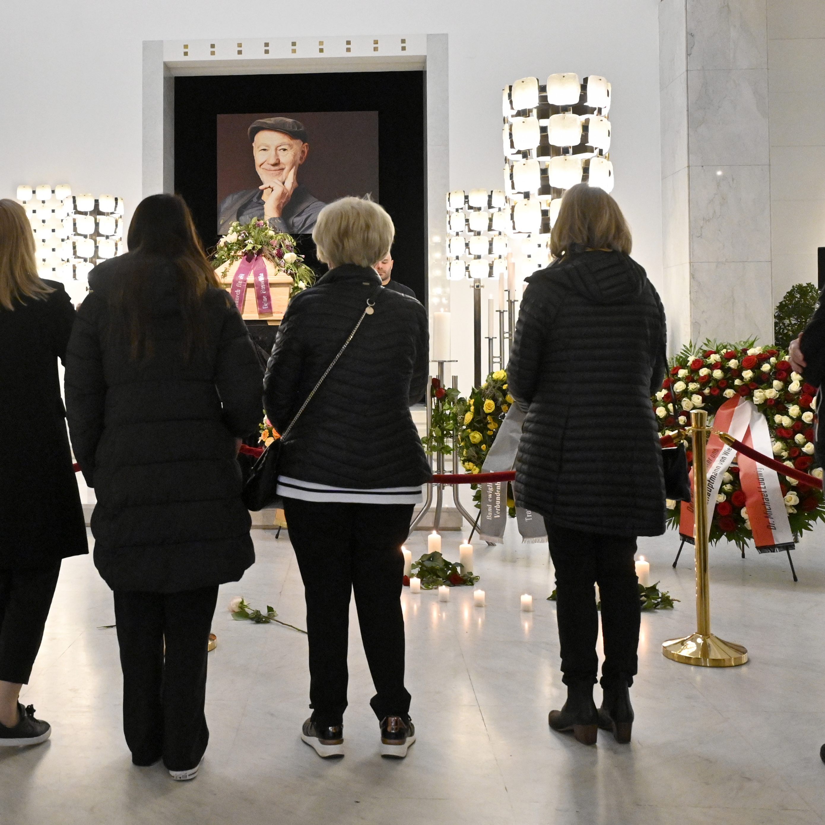 Abschied von Willi Resetarits am Wiener Zentralfriedhof.