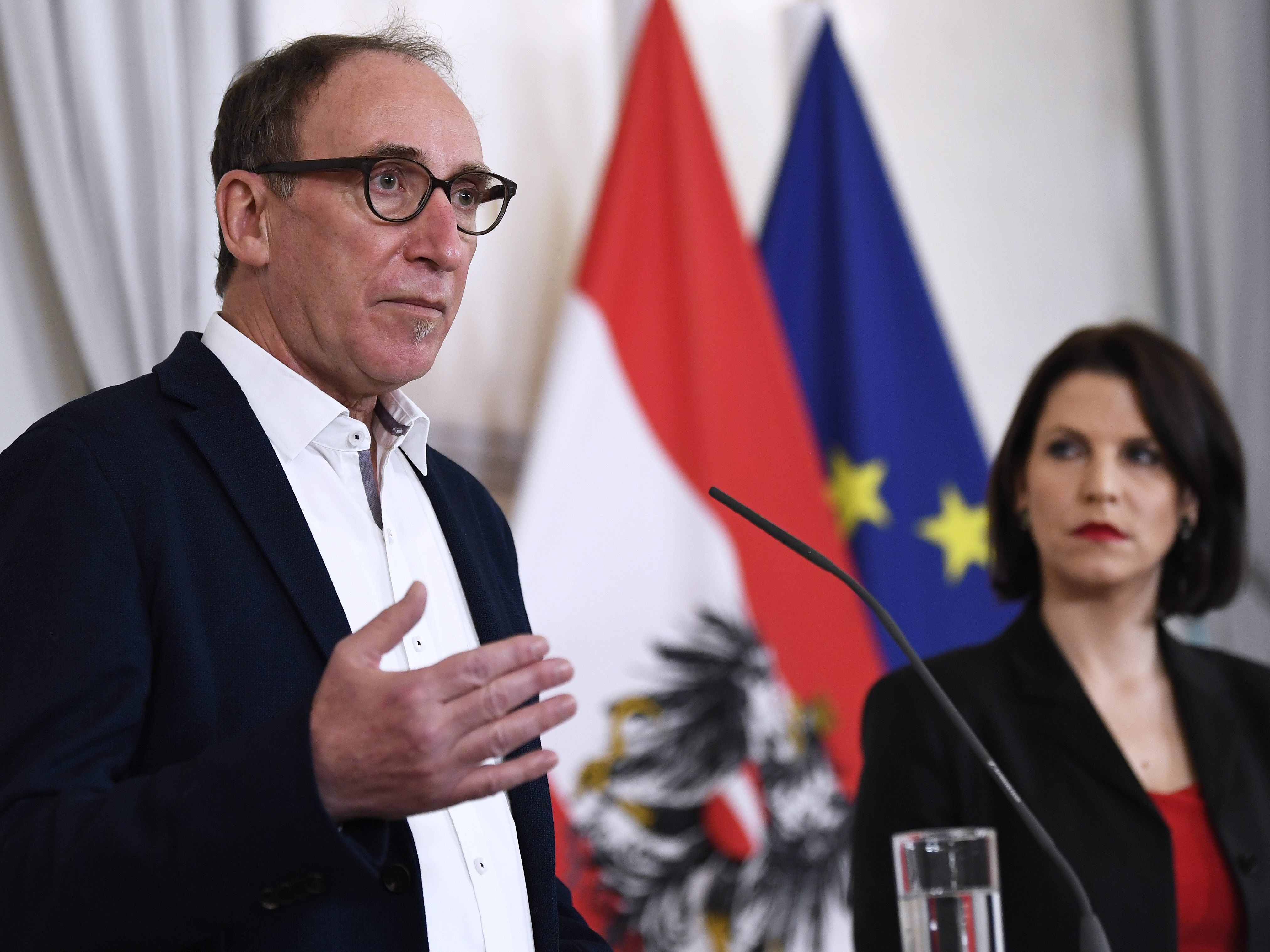 LIVE-Stream zur Pressekonferenz zu Corona-Impfpflicht und Maskenpflicht. LIVE-Stream zur Pressekonferenz zu Corona-Impfpflicht und Maskenpflicht.