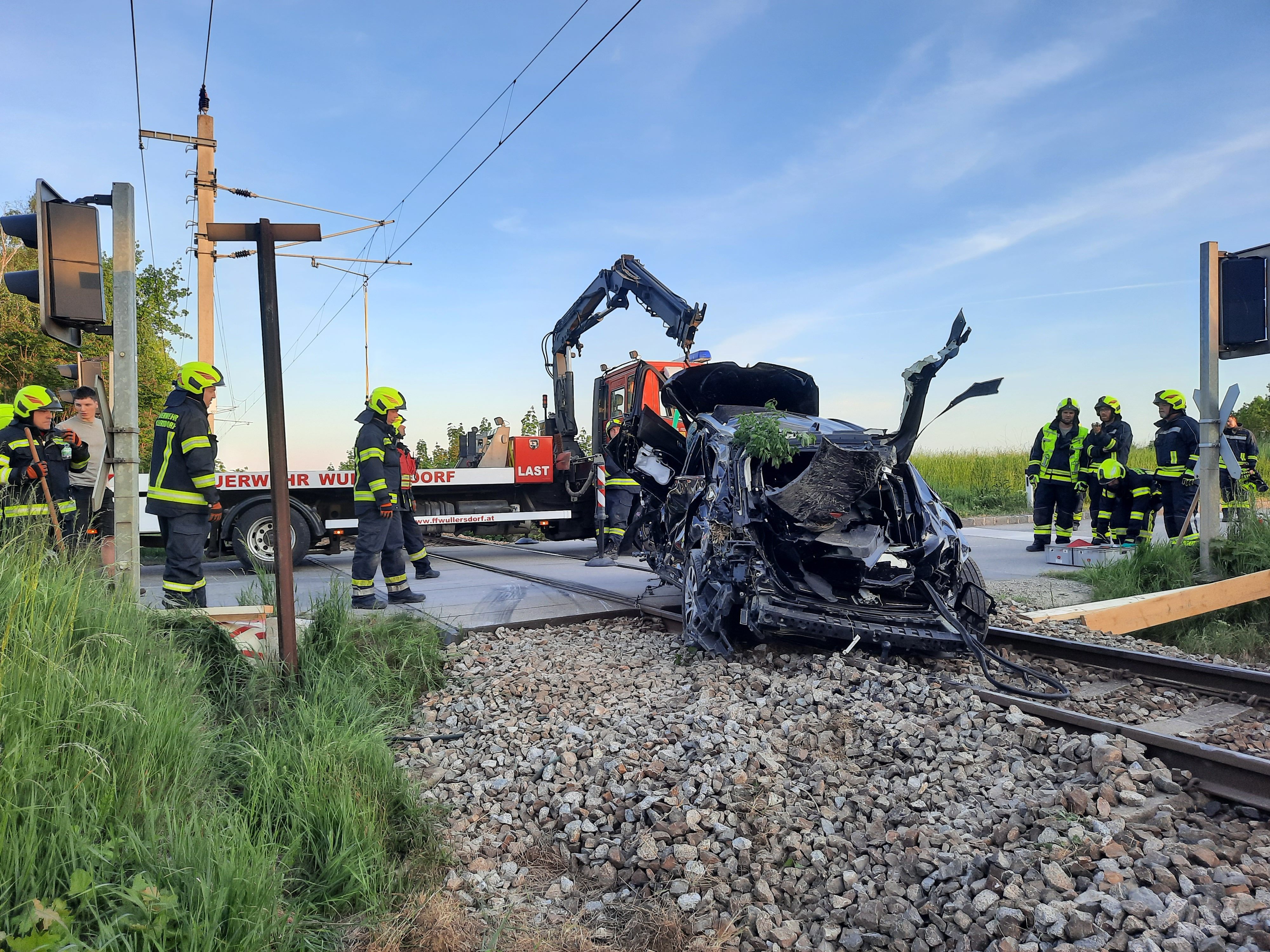 Der 50-jährige Autofahrer wurde bei dem Unfall schwer verletzt.