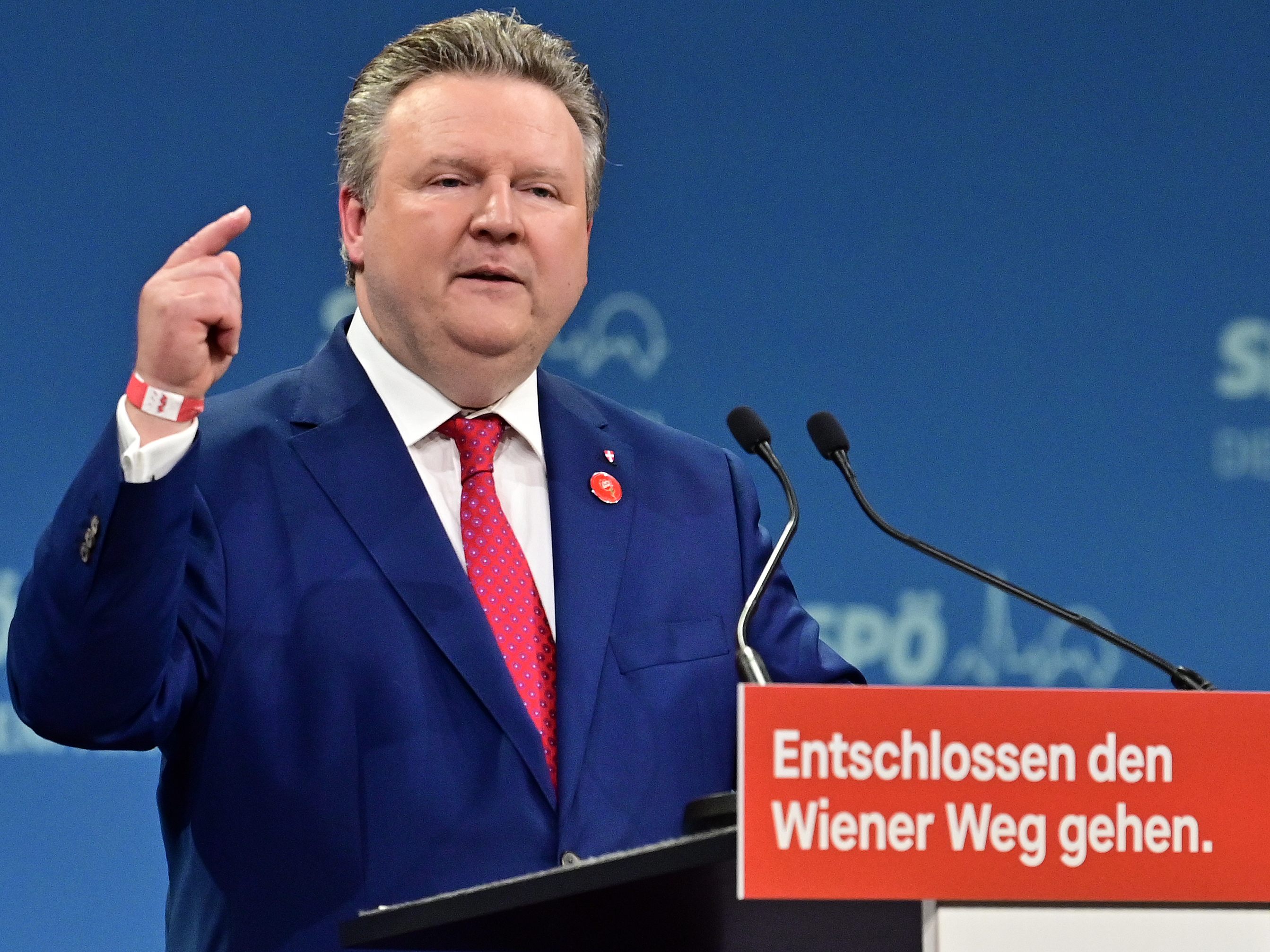 SPÖ-Wien-Chef Michael Ludwig ist beim Landesparteitag am Samstag wiedergewählt worden.