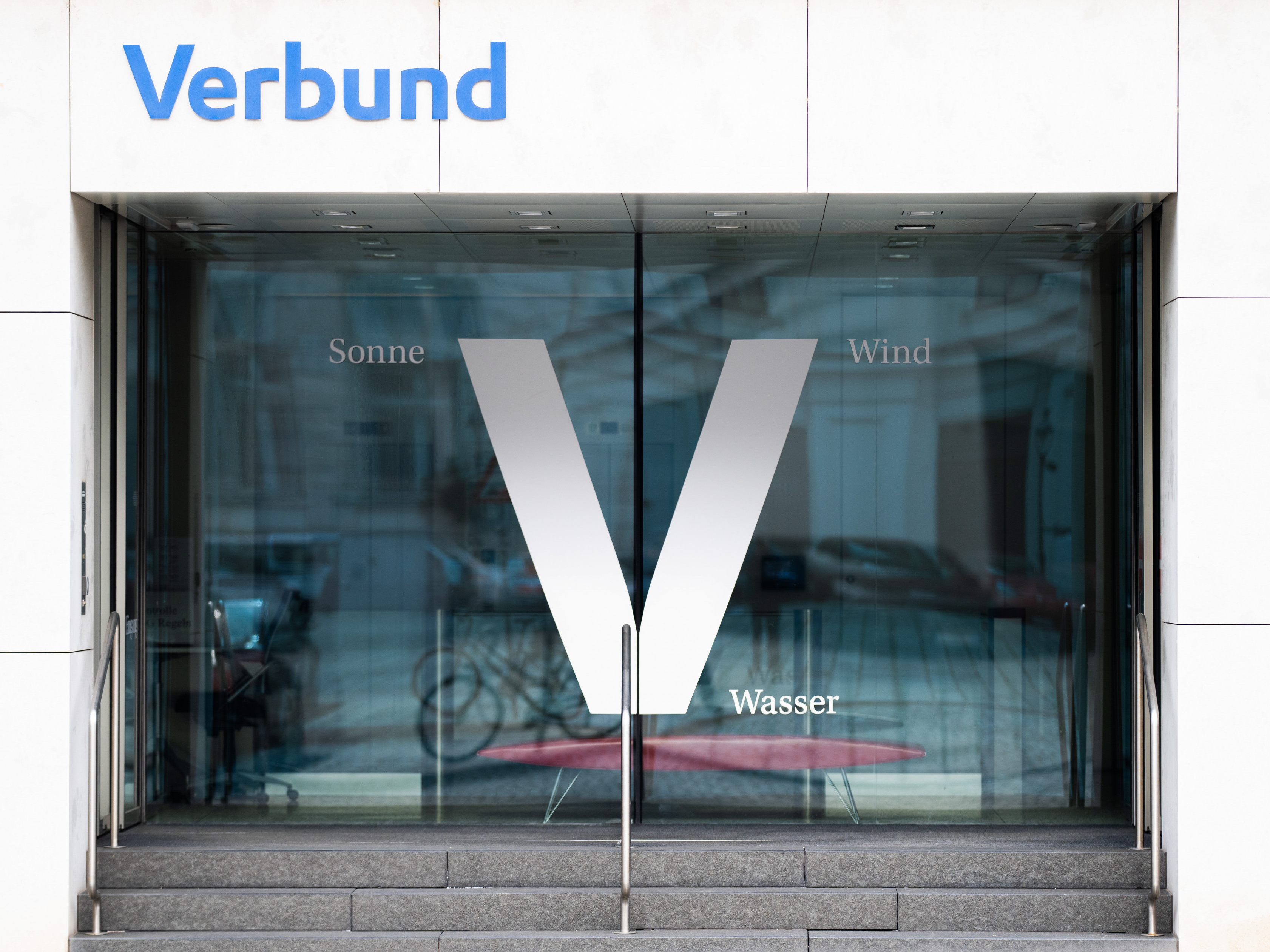 "Gratis-Strom-Monate": Verbund mit Energiebonus für Kunden. "Gratis-Strom-Monate": Verbund mit Energiebonus für Kunden.
