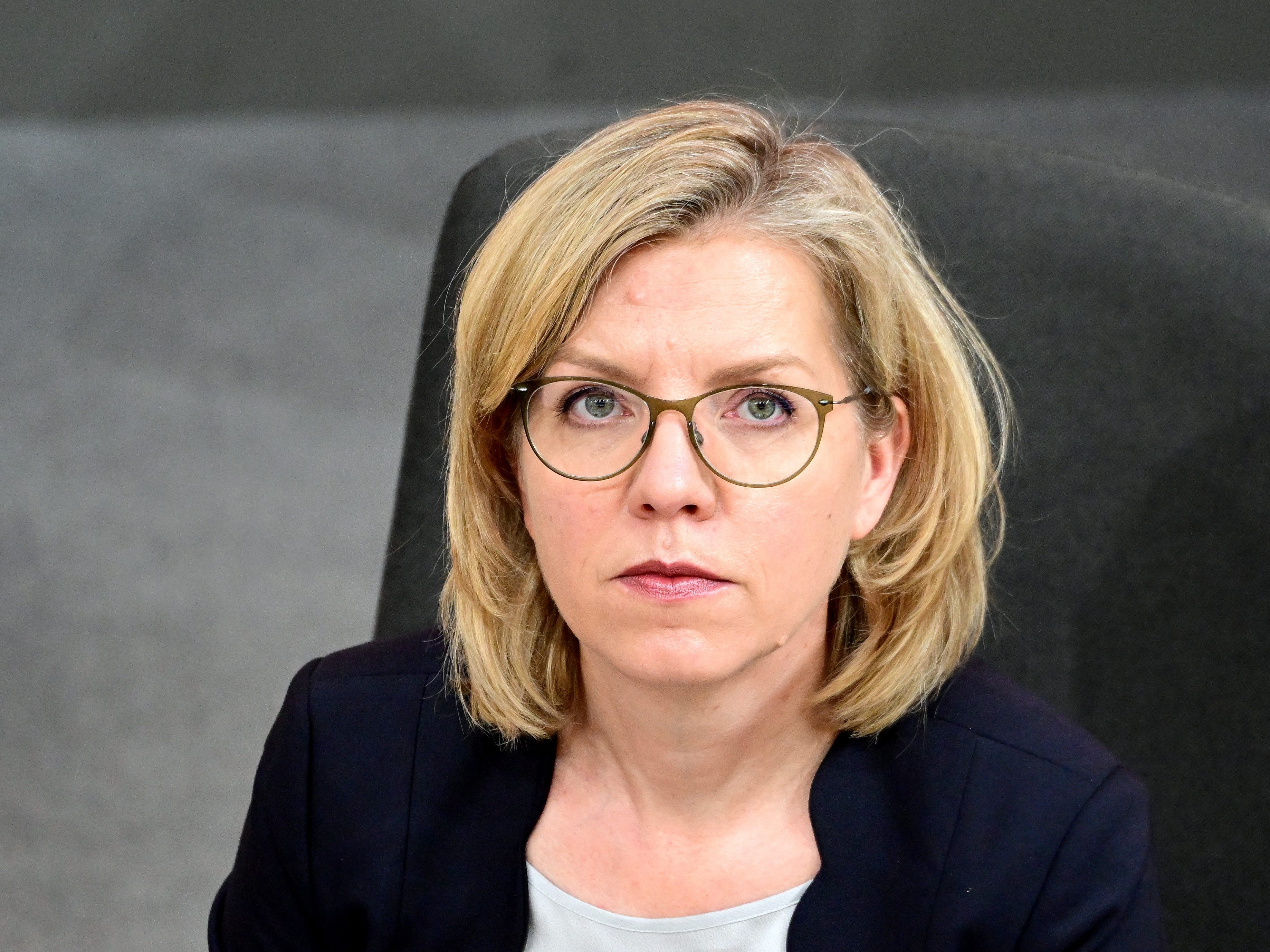 Laut Energieministerin Leonore Gewessler (Grüne) ist Österreich bereit ein Öl-Embargo gegen Russland mitzutragen. Laut Energieministerin Leonore Gewessler (Grüne) ist Österreich bereit ein Öl-Embargo gegen Russland mitzutragen.