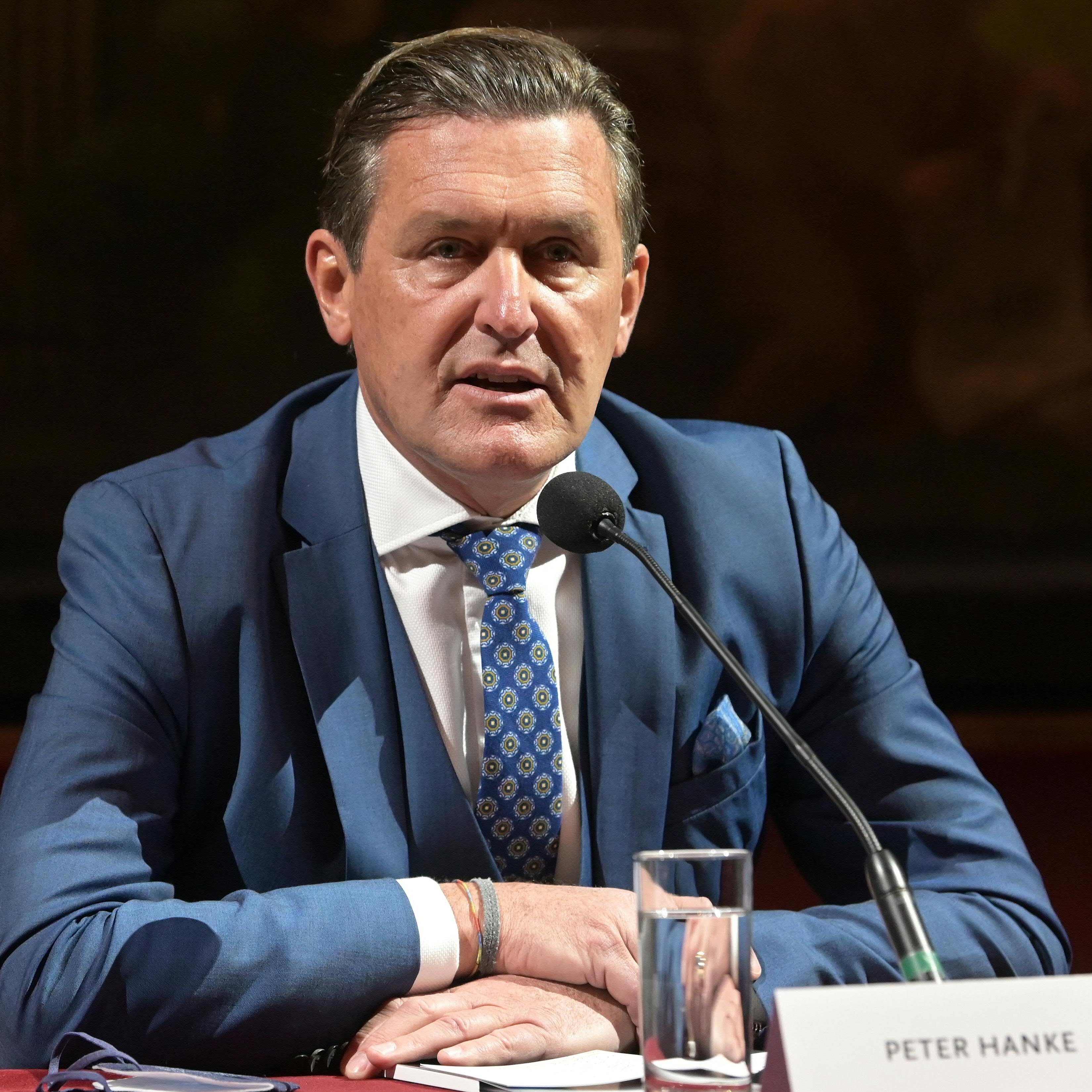 Laut Finanzstadtrat Peter Hanke (SPÖ) sind die 1,28 Milliarden Euro Neuverschuldung der Stadt Wien um 600 Millionen Euro weniger, als im Voranschlag budgetiert.