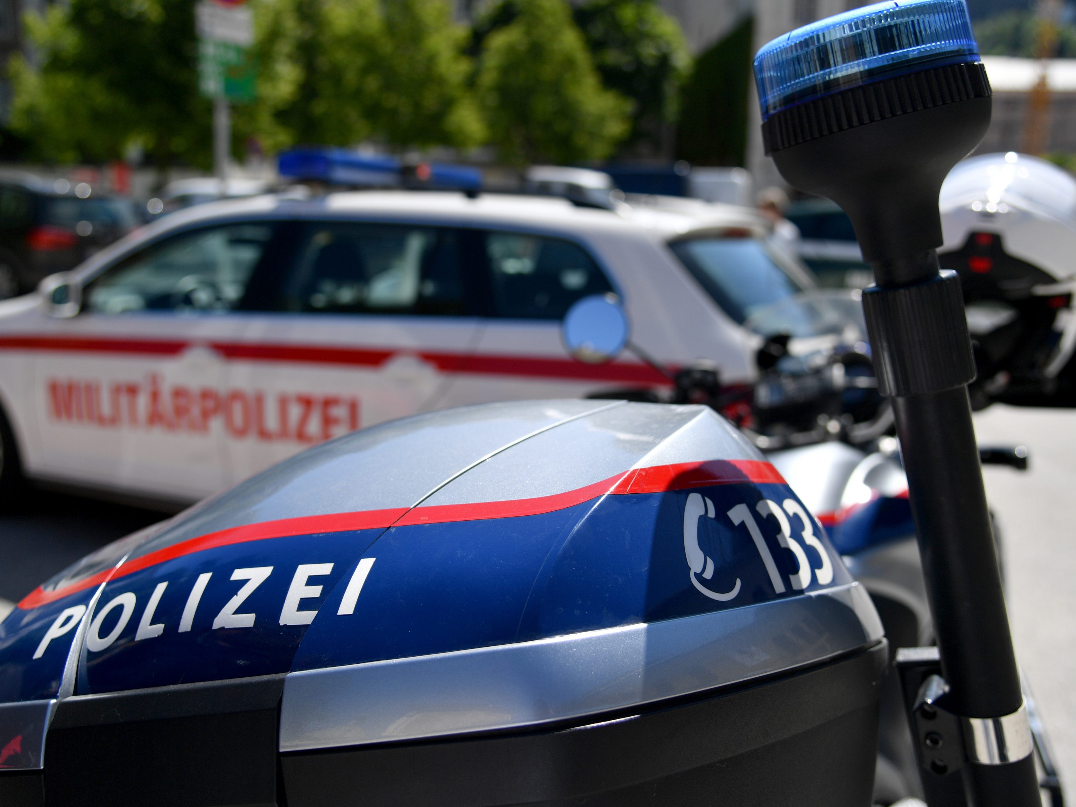 Ein Mann in Wien-Simmering soll seiner Frau mit dem Umbringen gedroht haben.