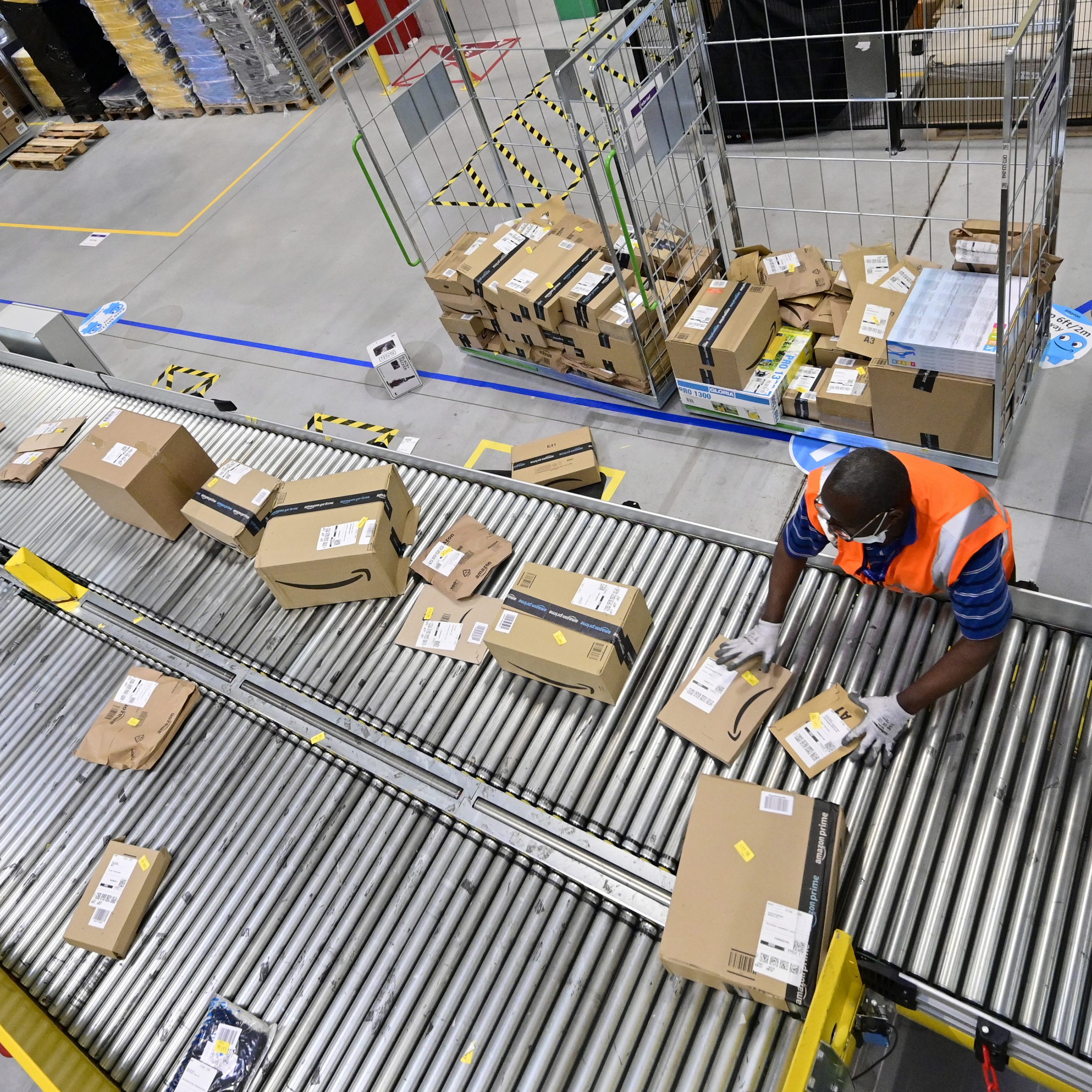 Es kann weitreichende Folgen haben, können produzierende Unternehmen ihre Leistung nicht mehr erfüllen, da die Lieferketten oft stark verflochten sind.