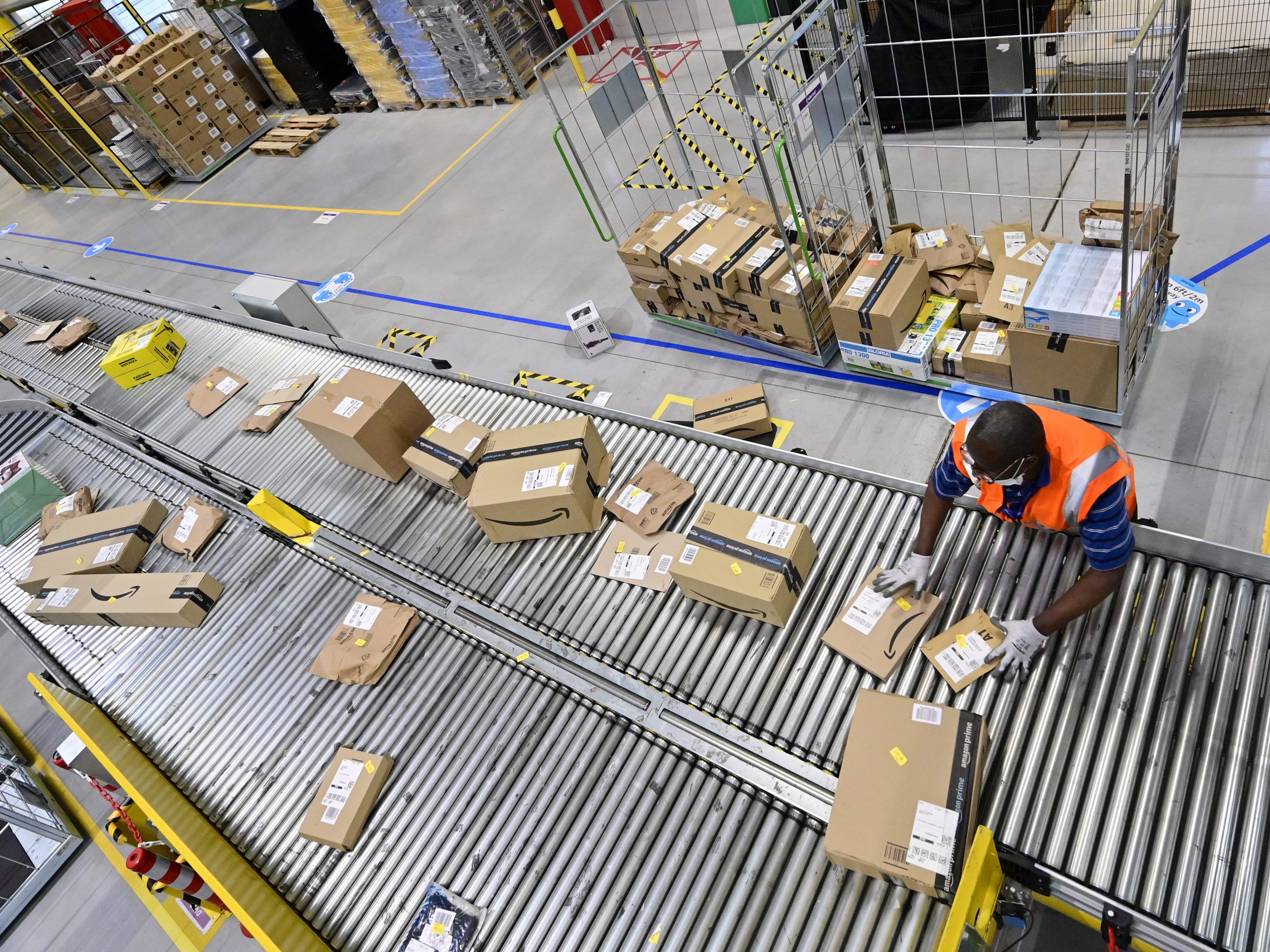 Es kann weitreichende Folgen haben, können produzierende Unternehmen ihre Leistung nicht mehr erfüllen, da die Lieferketten oft stark verflochten sind.