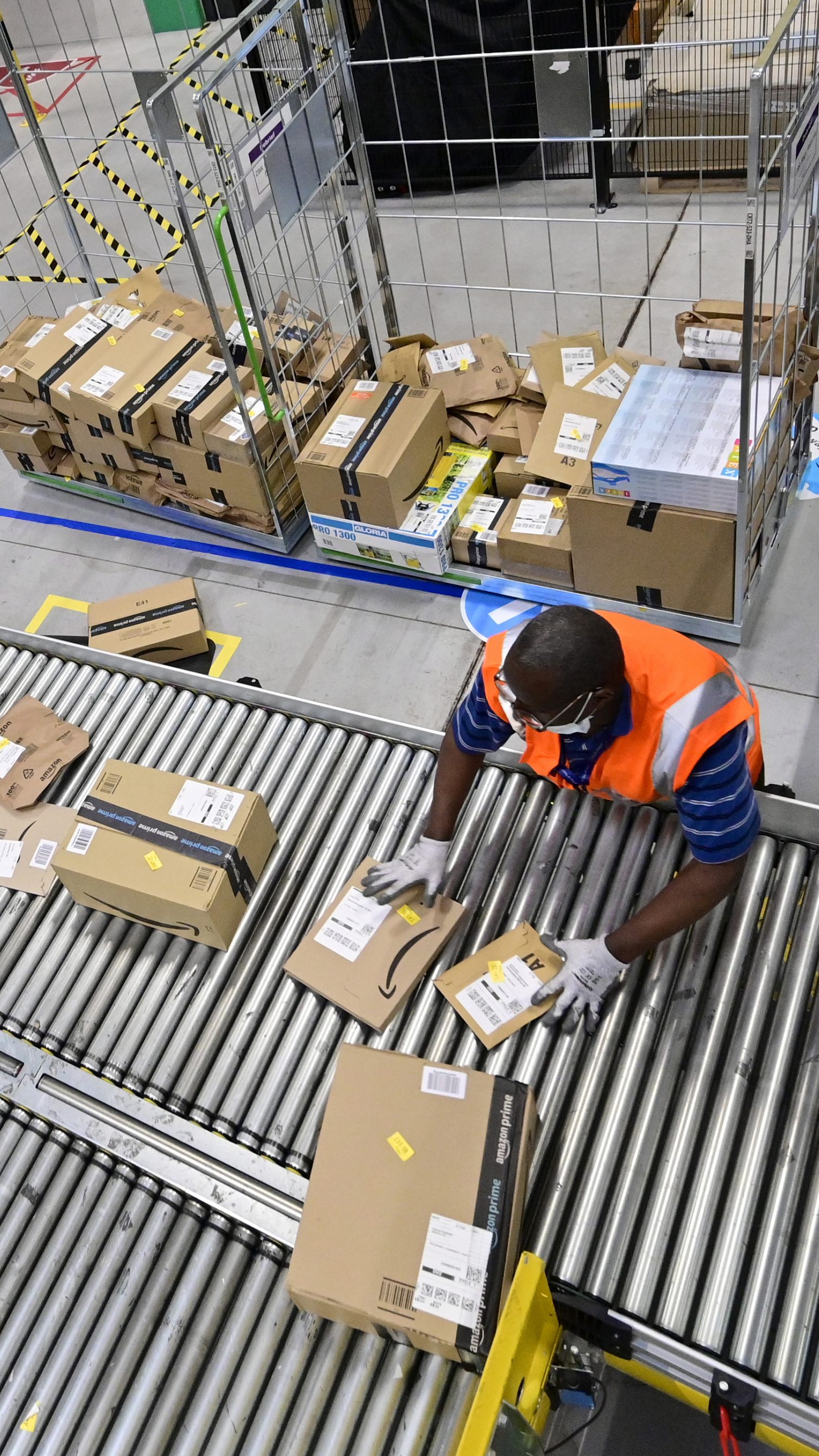 Es kann weitreichende Folgen haben, können produzierende Unternehmen ihre Leistung nicht mehr erfüllen, da die Lieferketten oft stark verflochten sind.