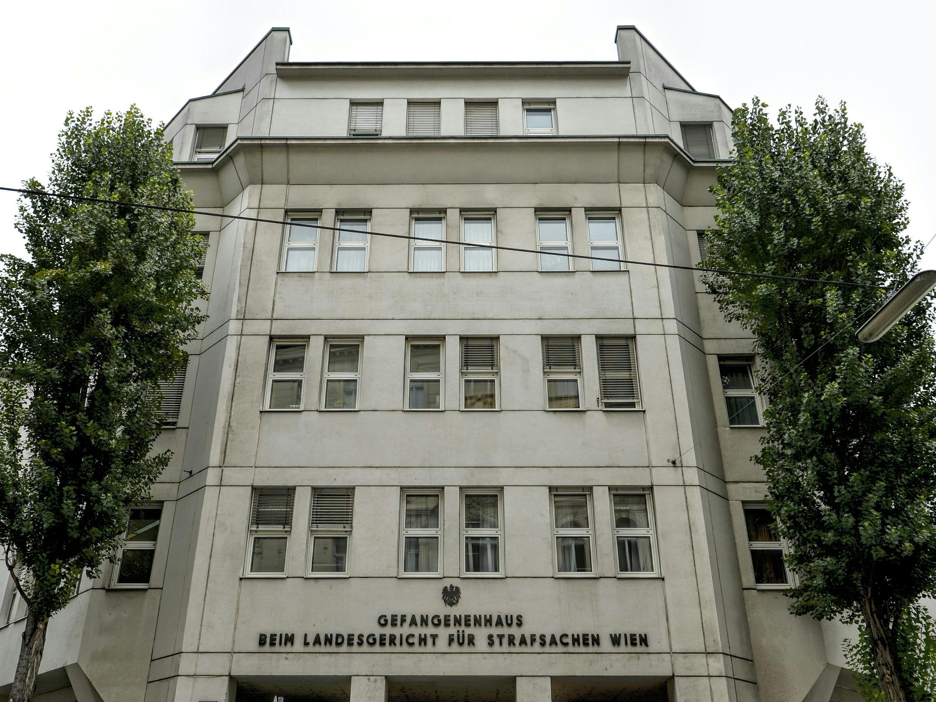 Ein Mann sitzt wegen Verdacht auf Mord an zwei Männern mittels Drogen in der Justizanstalt Wien-Josefstadt in U-Haft. Ein Mann sitzt wegen Verdacht auf Mord an zwei Männern mittels Drogen in der Justizanstalt Wien-Josefstadt in U-Haft.