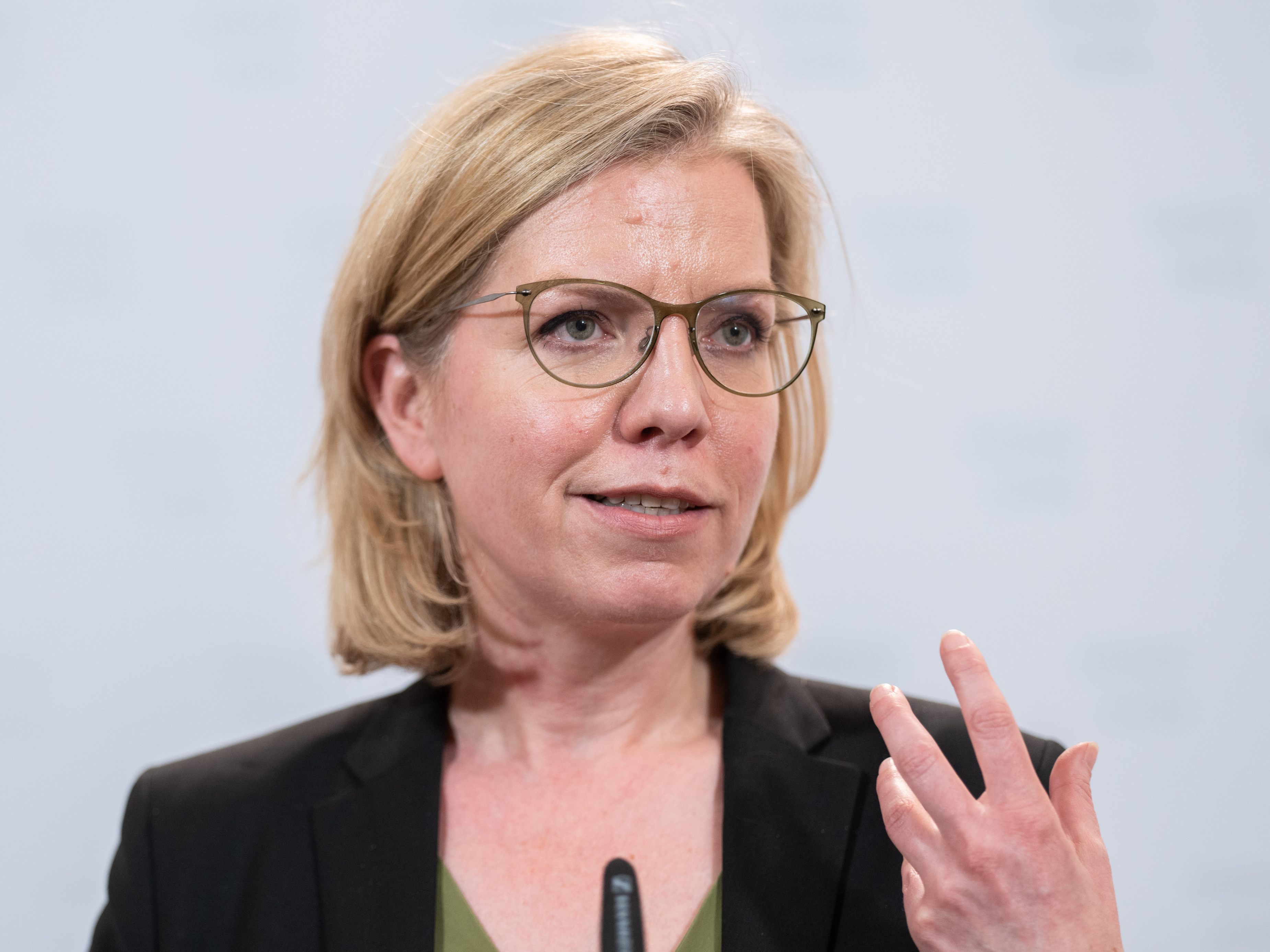 Das Umweltschutzministerium unter Leonore Gewessler arbeite auf Hochtouren an der Finalisierung des Klimaschutzgesetzes. Das Umweltschutzministerium unter Leonore Gewessler arbeite auf Hochtouren an der Finalisierung des Klimaschutzgesetzes.