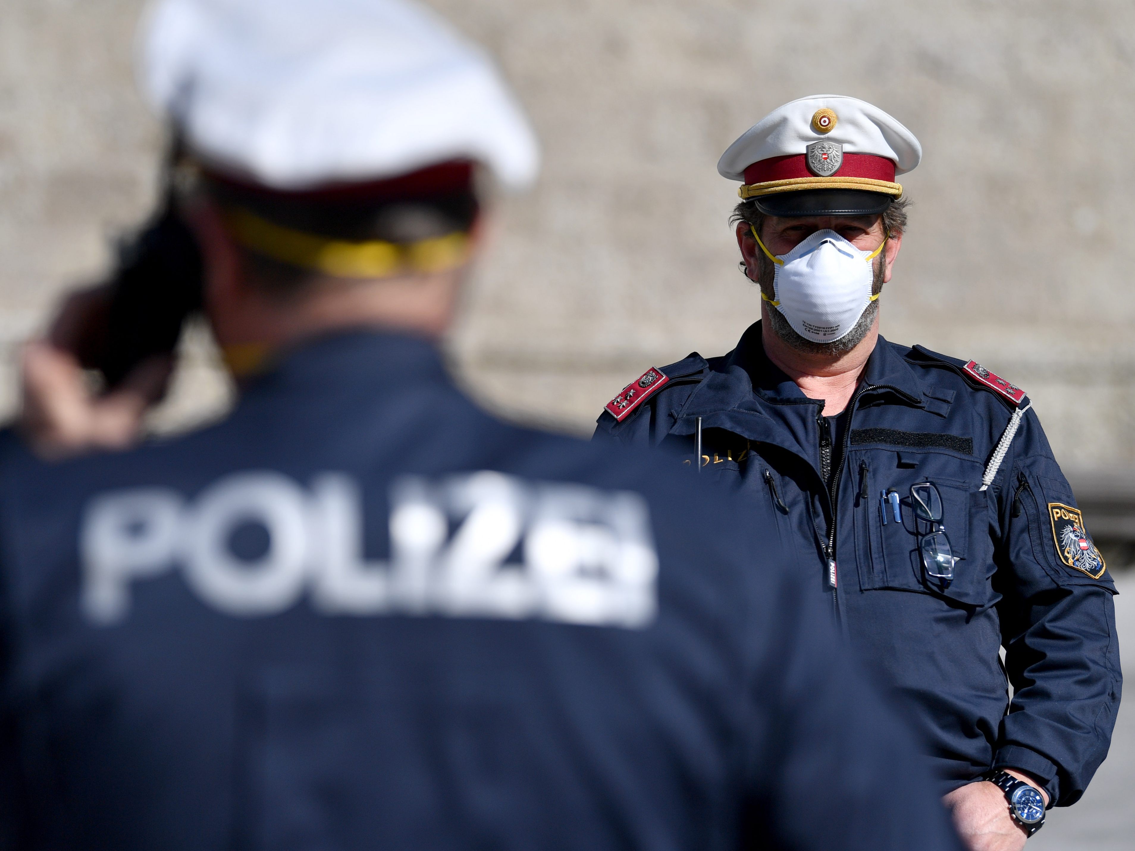 Eine 19-Jährige attackierte bei einem Streit ihren Lebensgefährten in Wien-Simmering mit dem Messer. Eine 19-Jährige attackierte bei einem Streit ihren Lebensgefährten in Wien-Simmering mit dem Messer.
