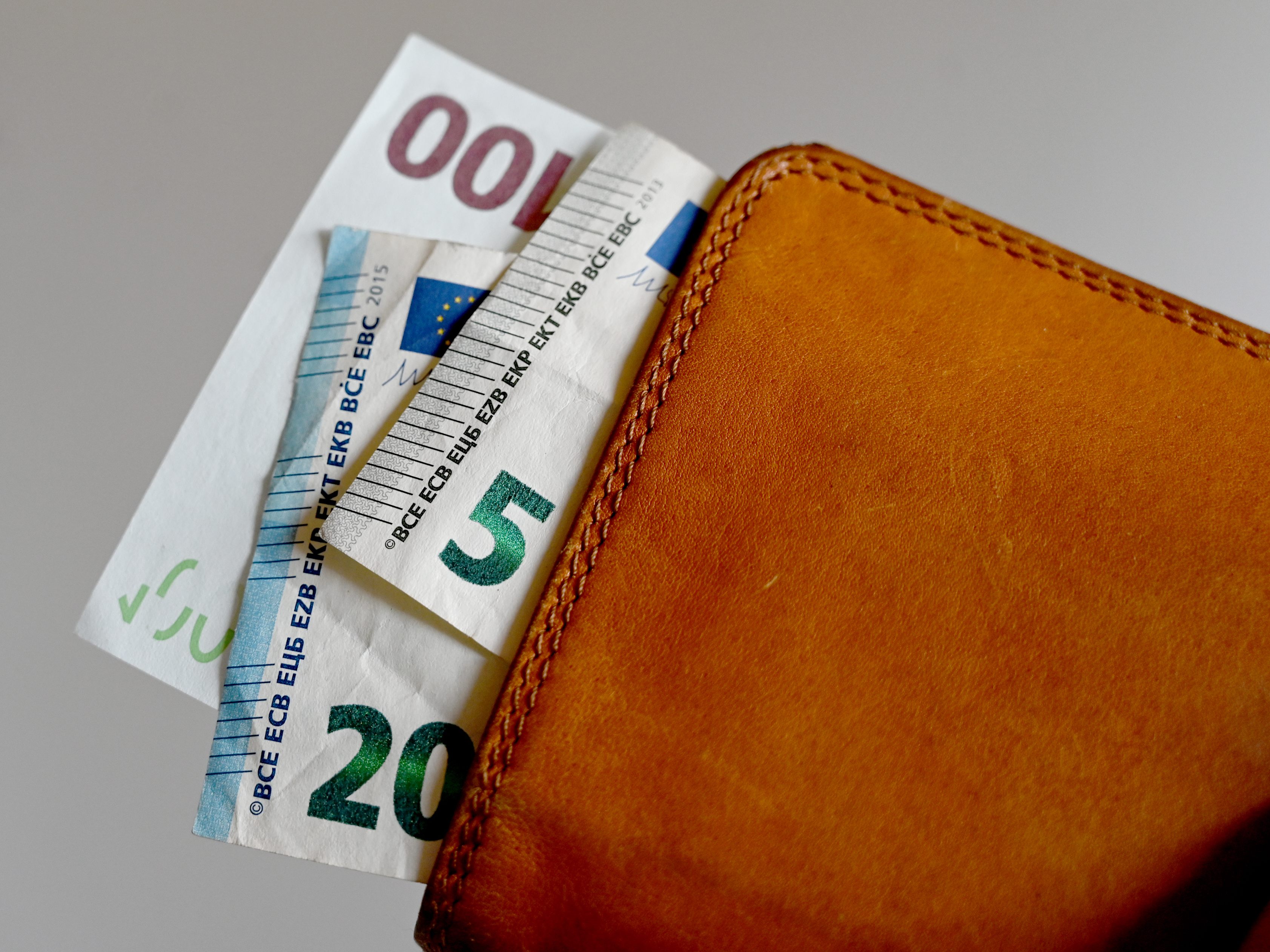 In welchem Lebensbereich müssen Sie dank der Teuerung tiefer in die Tasche greifen? In welchem Lebensbereich müssen Sie dank der Teuerung tiefer in die Tasche greifen?