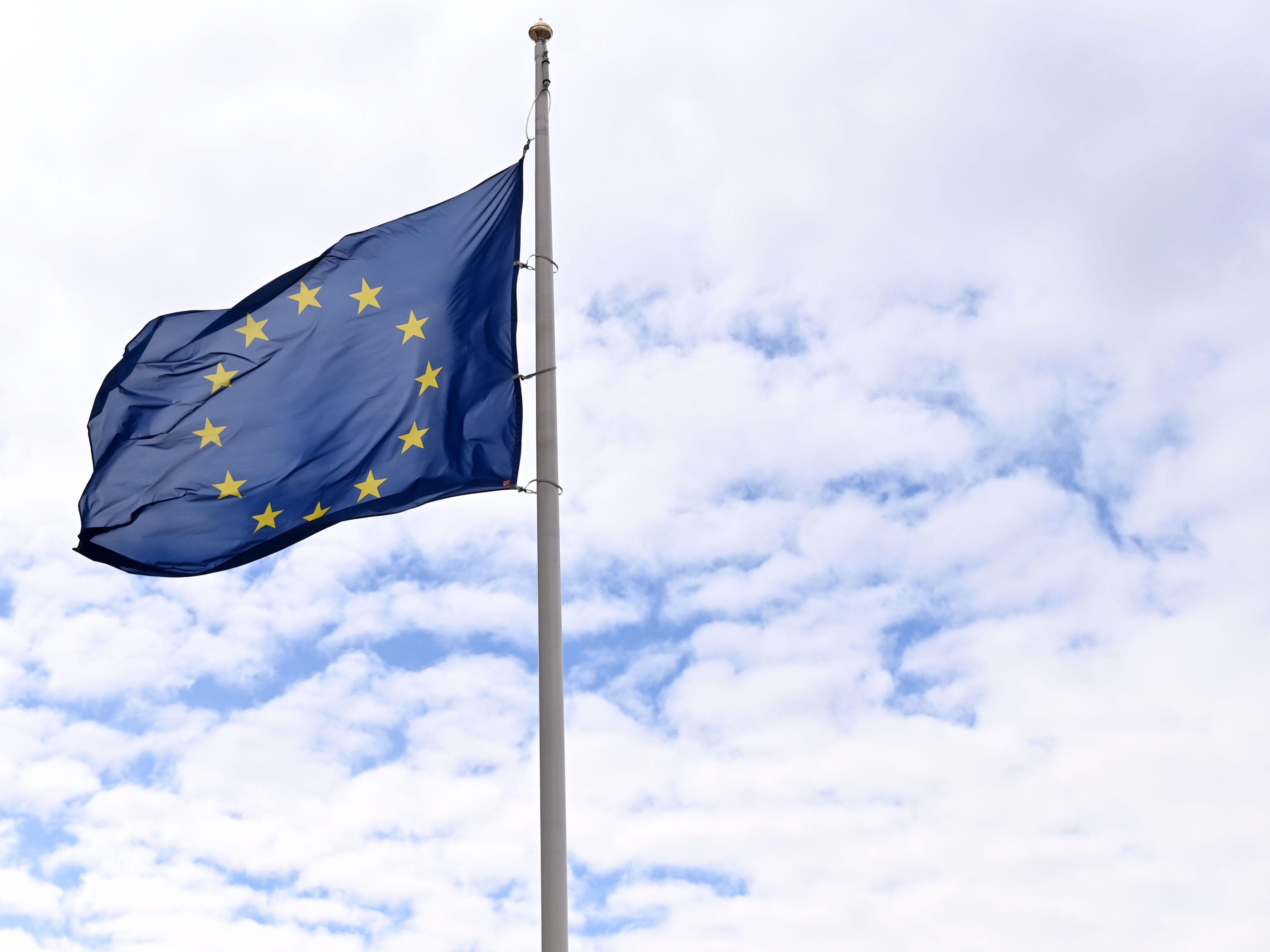 Die EU beschließt weitere Finanzierung von Waffen in der Ukraine. Die EU beschließt weitere Finanzierung von Waffen in der Ukraine.