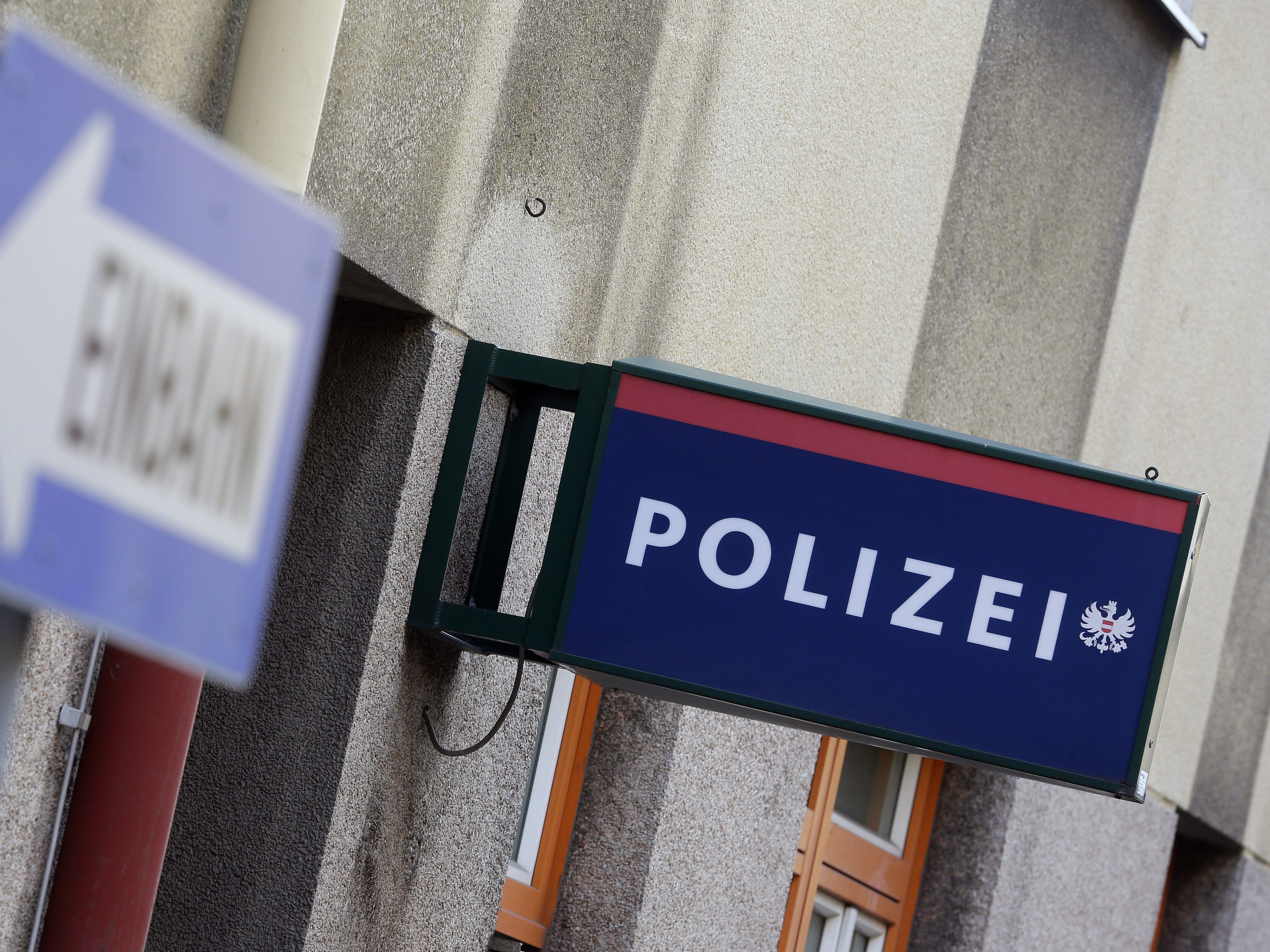 Das Opfer ging zur Polizei und erstattete Anzeige. Das Opfer ging zur Polizei und erstattete Anzeige.