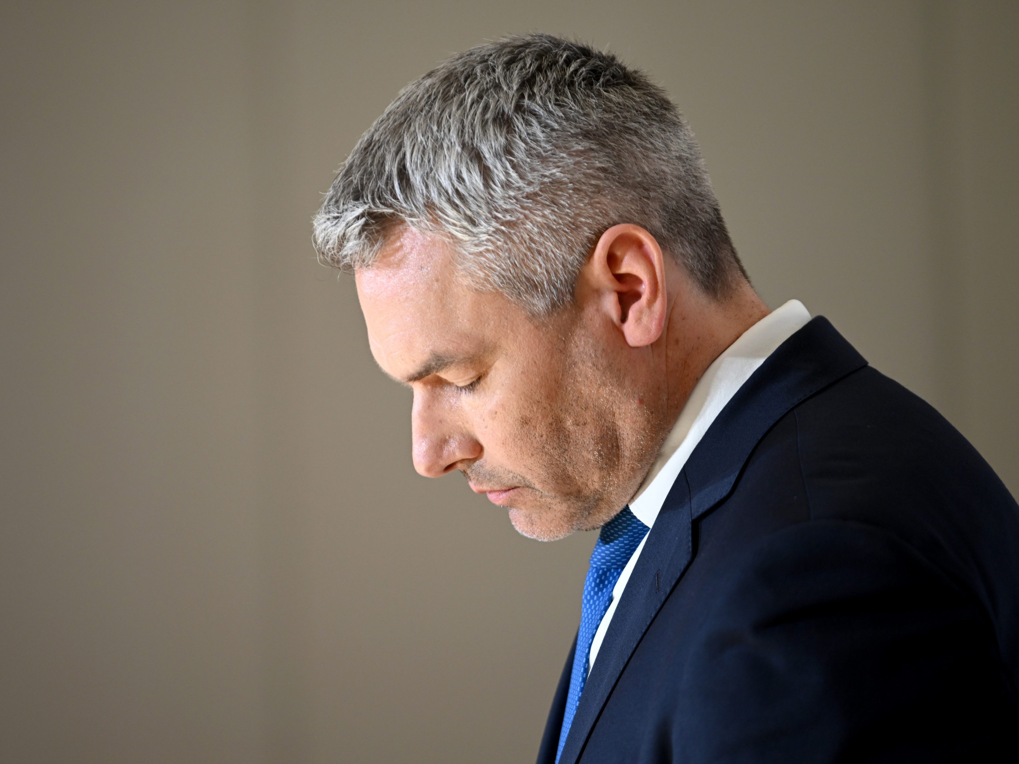 Bundeskanzler Karl Nehammer (ÖVP) hatte es mit Rücktritten und einem Auftritt des Ex-Kanzlers nicht leicht vor dem ÖVP-Parteitag. Bundeskanzler Karl Nehammer (ÖVP) hatte es mit Rücktritten und einem Auftritt des Ex-Kanzlers nicht leicht vor dem ÖVP-Parteitag.