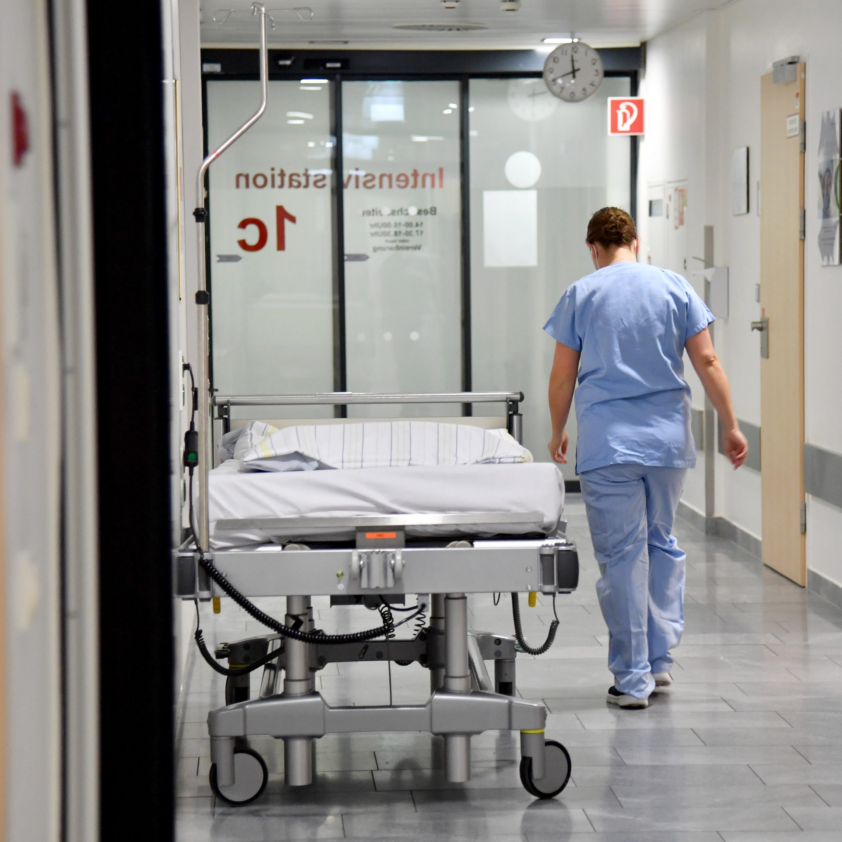 Phänomen "Second Victims": Überlastetes Pflegepersonal erfährt Traumatisierung durch den Job