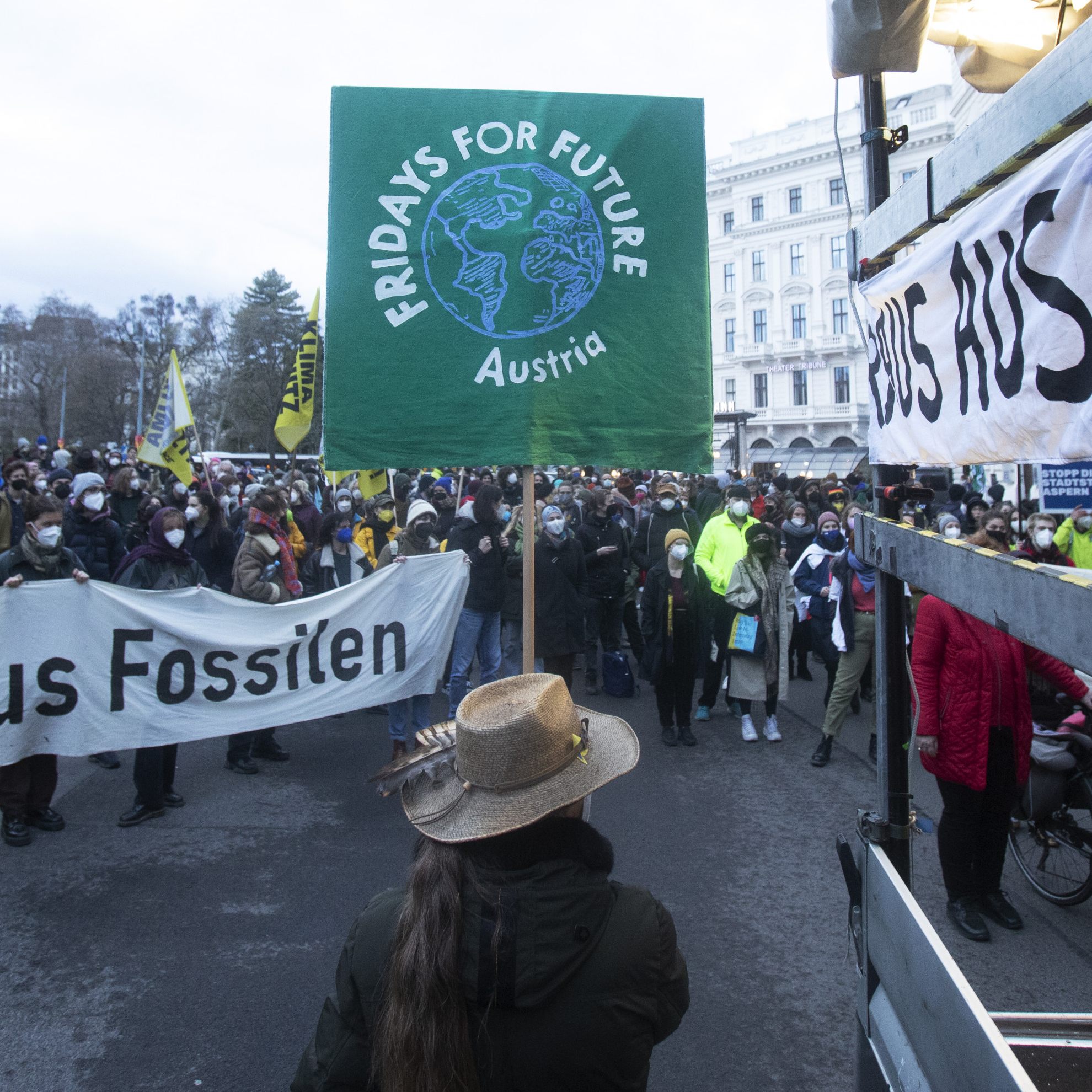 Eine Fridays For Future-Kundgebung im April 2022 in Wien. Der Umweltschutzverein forderte am Dienstag erneut ein sofortiges Öl- und Gasembargo gegen Russland.