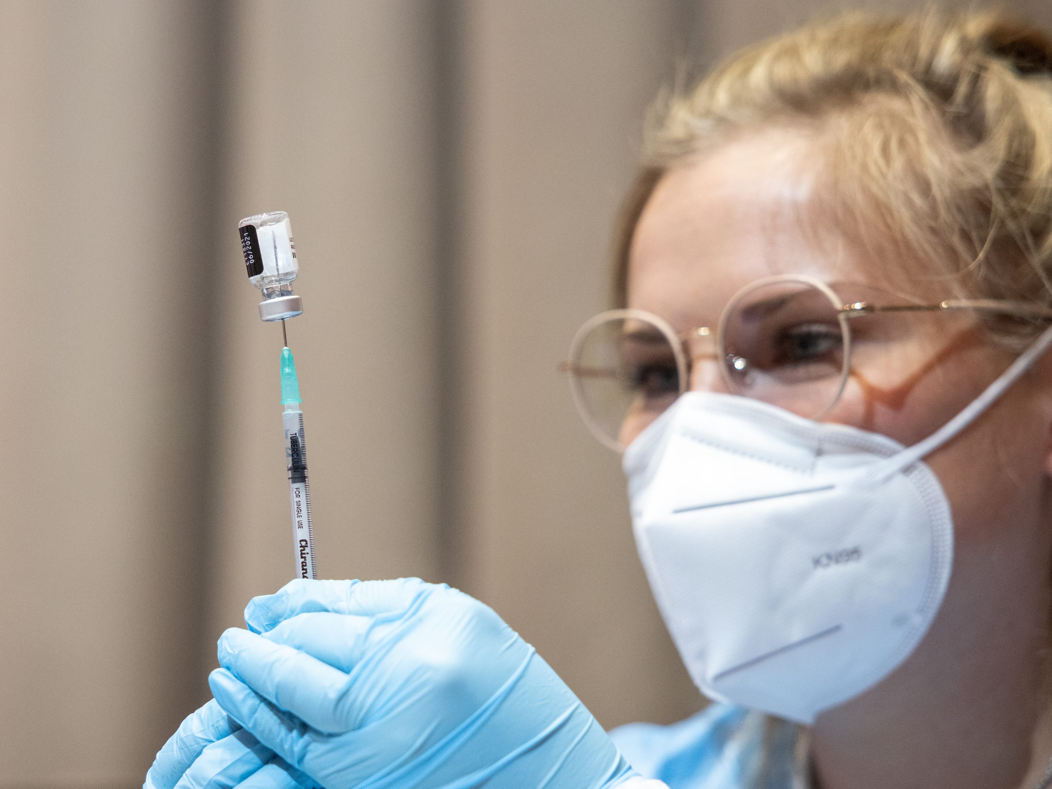 Die EMA prüft gerade die Zulassung eines Corona-Impfstoffs von Biontech Pfizer für die Booster-Impfung von Kindern. Die EMA prüft gerade die Zulassung eines Corona-Impfstoffs von Biontech Pfizer für die Booster-Impfung von Kindern.