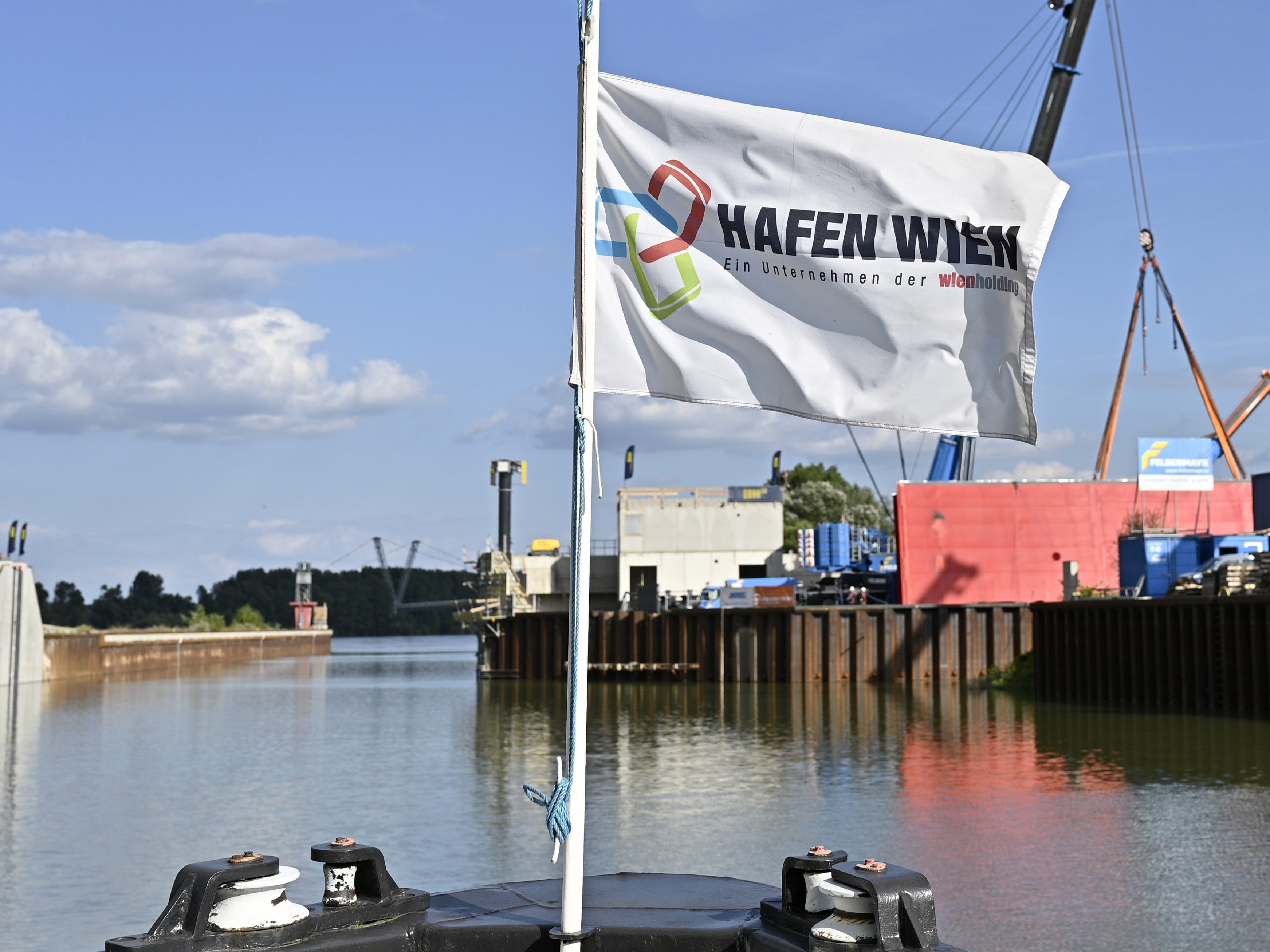 Hafen Wien investiert bis 2040 40 Mio. Euro in Klimaschutz Hafen Wien investiert bis 2040 40 Mio. Euro in Klimaschutz