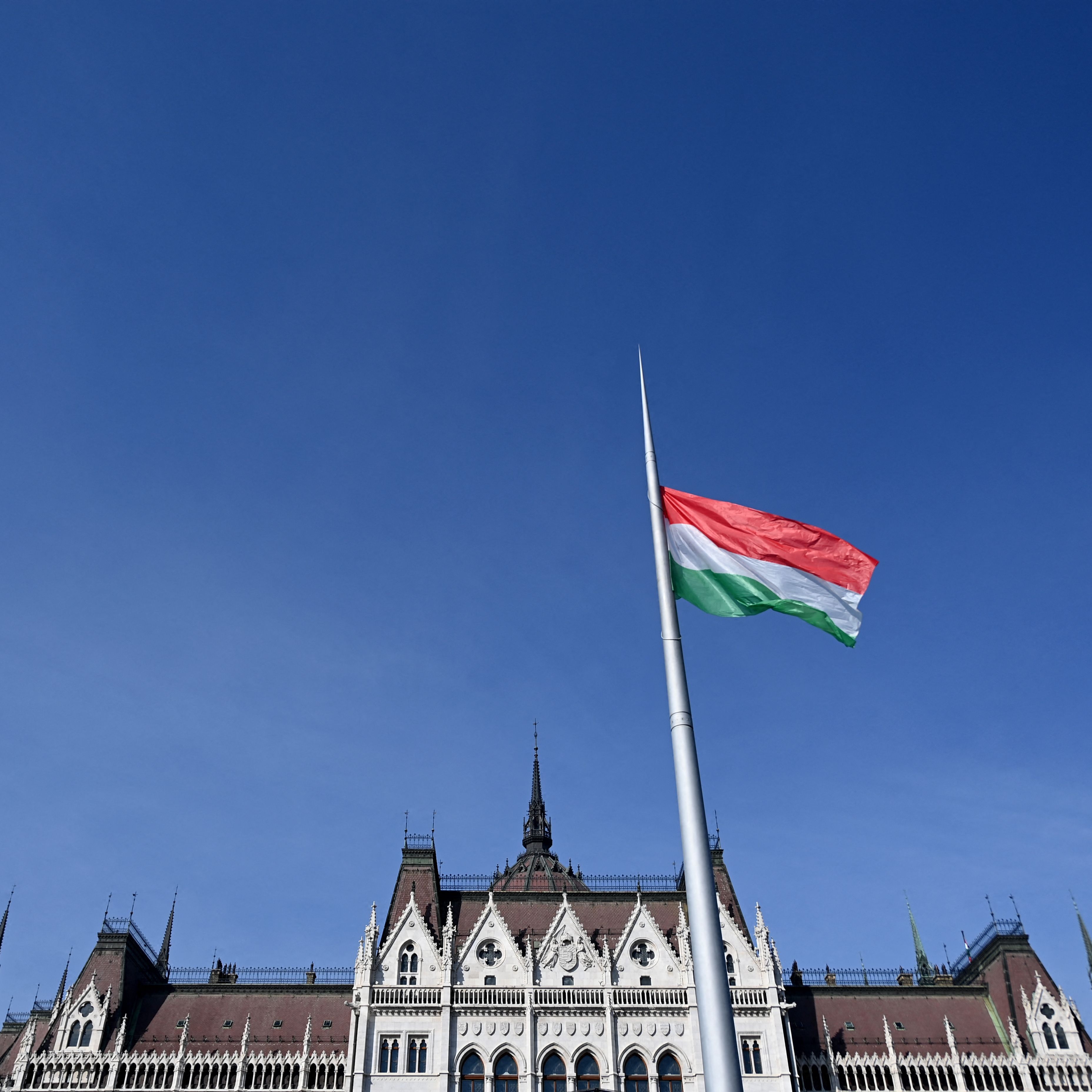 Ungarische Regierung kündigte am Donnerstag Sondersteuern an.
